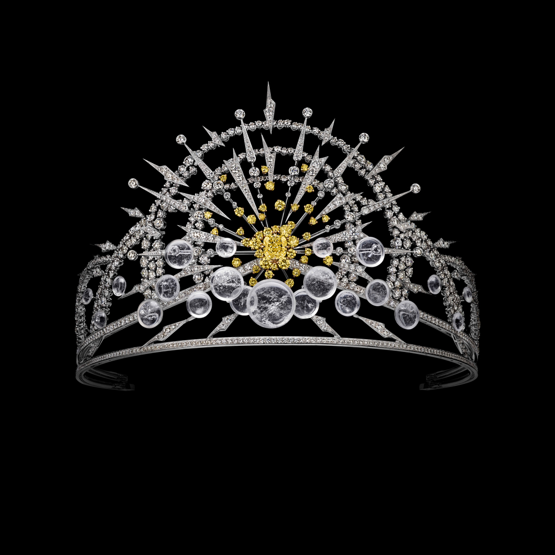 Chaumet's tweet photo. Chaumet unveils its new coffee-table book, The Soul of Jewellery. A tribute to the virtuosity of jewellers, this book offers an unprecedented approach to the art of #HighJewellery. 

Discover more on https://t.co/EgO5Oe4r2V

#ChaumetLibrary https://t.co/Rh8ZYdwWnC