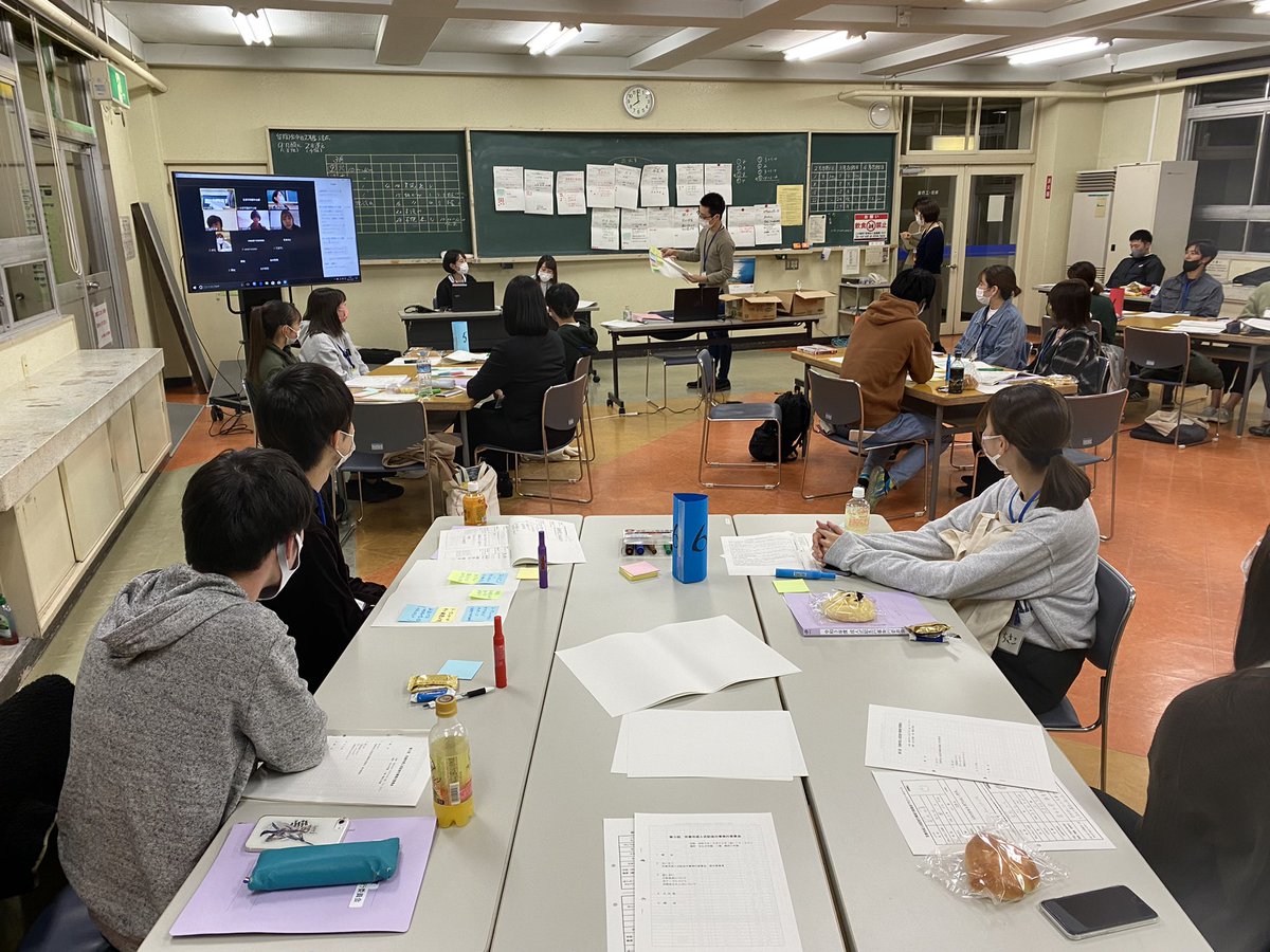 hanamaki20's tweet photo. 第3回 花巻市成人式実行委員会が行われました！

本日は 昨年度の先輩、れいき さんがいらっしゃいましたよー！！

話し合いが着々と進んでいます。
皆さん学業や仕事で忙しい中、委員会に参加して素敵な成人式を作ろうと頑張っています！ 
今後もお楽しみに〜！
#花巻市 #花巻市成人式実行委員会 https://t.co/lrCHosp6ZG
