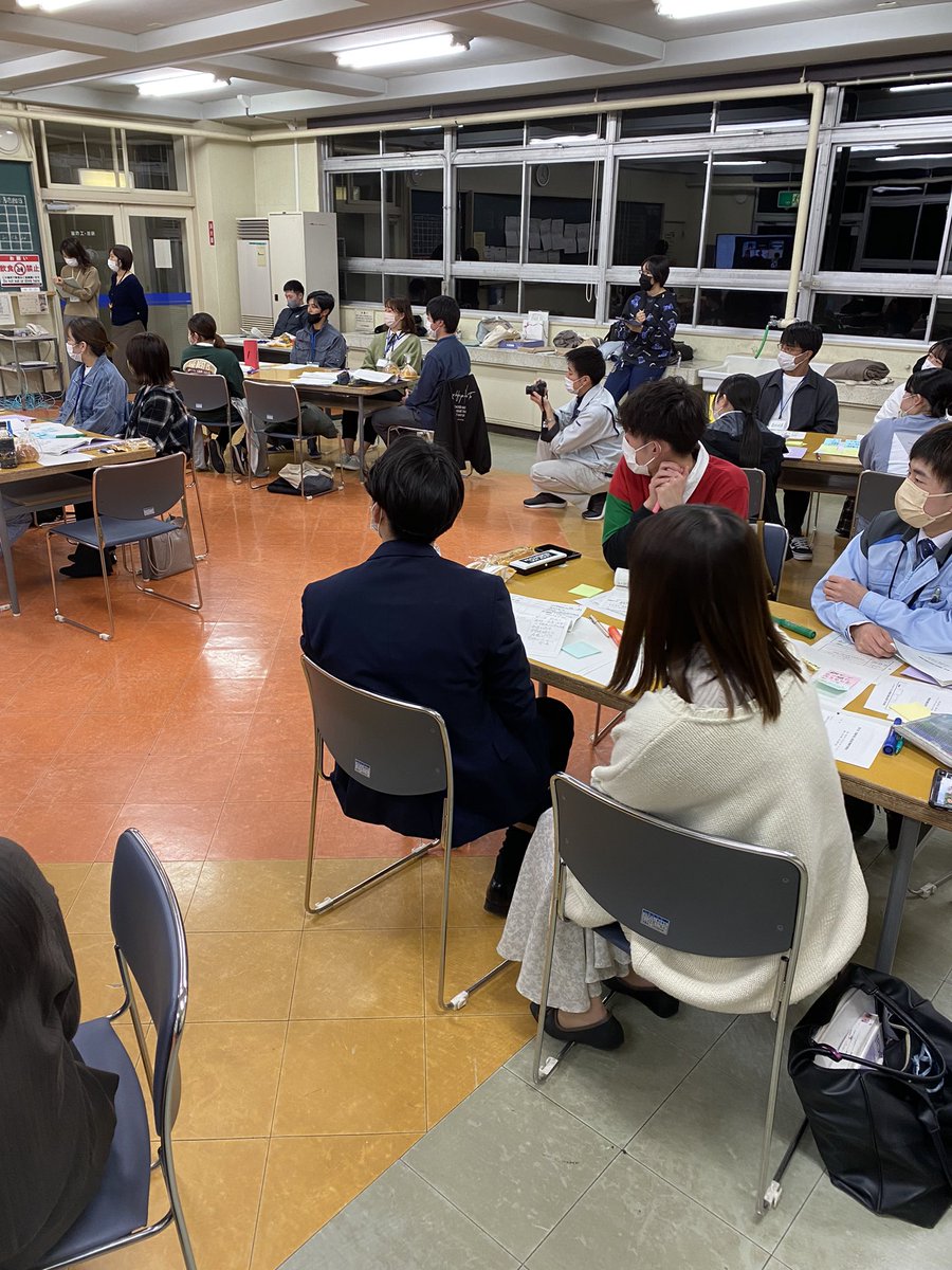 hanamaki20's tweet photo. 第3回 花巻市成人式実行委員会が行われました！

本日は 昨年度の先輩、れいき さんがいらっしゃいましたよー！！

話し合いが着々と進んでいます。
皆さん学業や仕事で忙しい中、委員会に参加して素敵な成人式を作ろうと頑張っています！ 
今後もお楽しみに〜！
#花巻市 #花巻市成人式実行委員会 https://t.co/lrCHosp6ZG