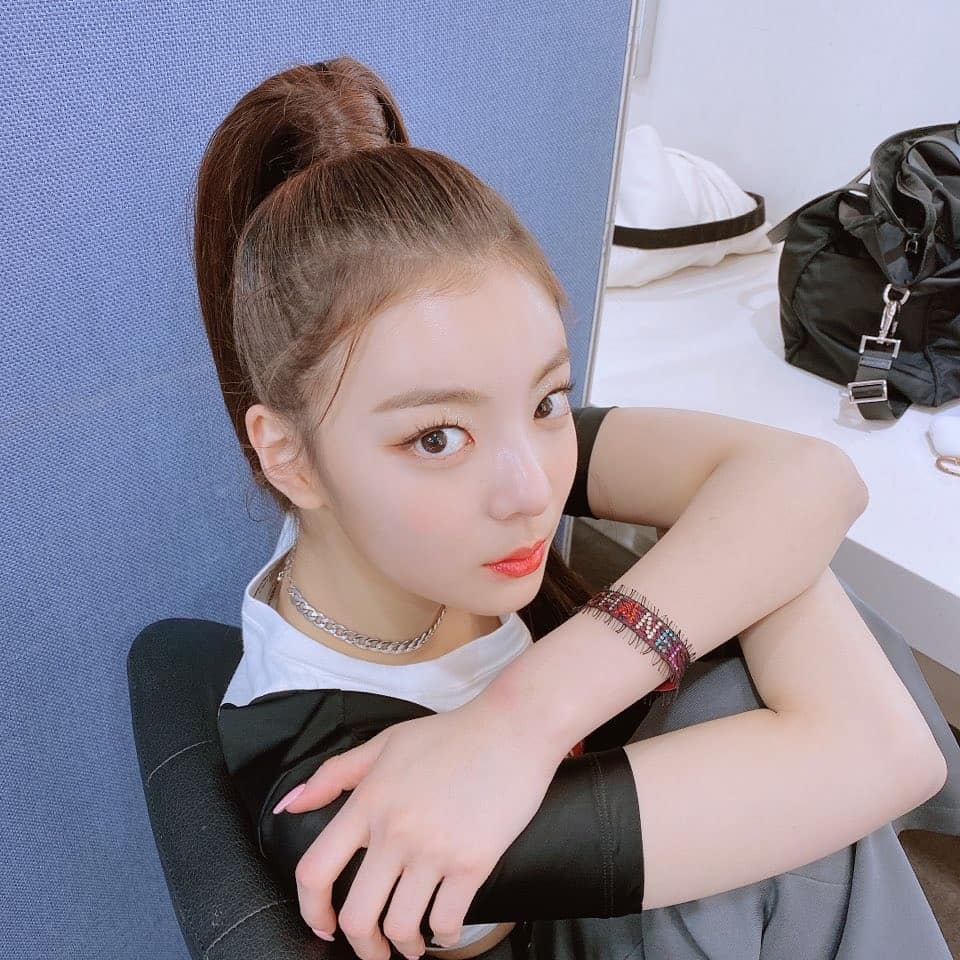 5IMPHONY's tweet photo. ㅤ🎼 ․ ․ ․ 𝖥𝗂𝗏𝖾 𝗏𝗈𝗂𝖼𝖾𝗌, 𝗈𝗇𝖾 sımphonч  *  updαte! #Æ𝗦𝗧𝗥𝗘𝗔𝗠 

No me puedo cansar de la canción Next Level de las chicas de @aeternumtw y debo admitir que luego de escuchar los remix, la versión original sigue siendo mi favorita.

#𝐌𝐄𝐆 https://t.co/CT7buQP3VG