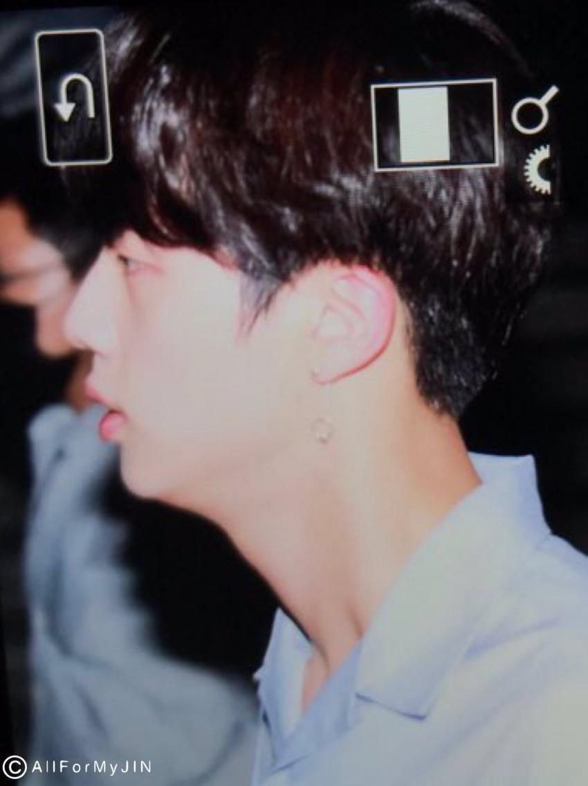 mallang1204's tweet photo. 내가 알기론 이 날 이 사진인데……. 볼 때마다 우는 중(지금도ㅠㅠㅠㅠ..
사랑해 김석진♥ 짱구도 사랑해♡ https://t.co/crR1KkVEiF