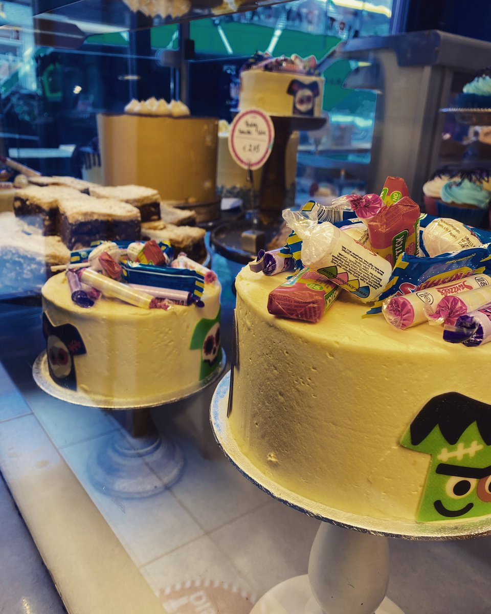 Happy Haloween’ish! 😂. It seems like Haloween celebrations are being spread over 2 x weekends! Enjoy and be safe folks! #halloween #halloweendublin #samhain #dublin8 #thetenters #theliberties #thelibertiesdublin #buttercream #localmakersd8 #cake #bakery #irishbakery #dublinbaker