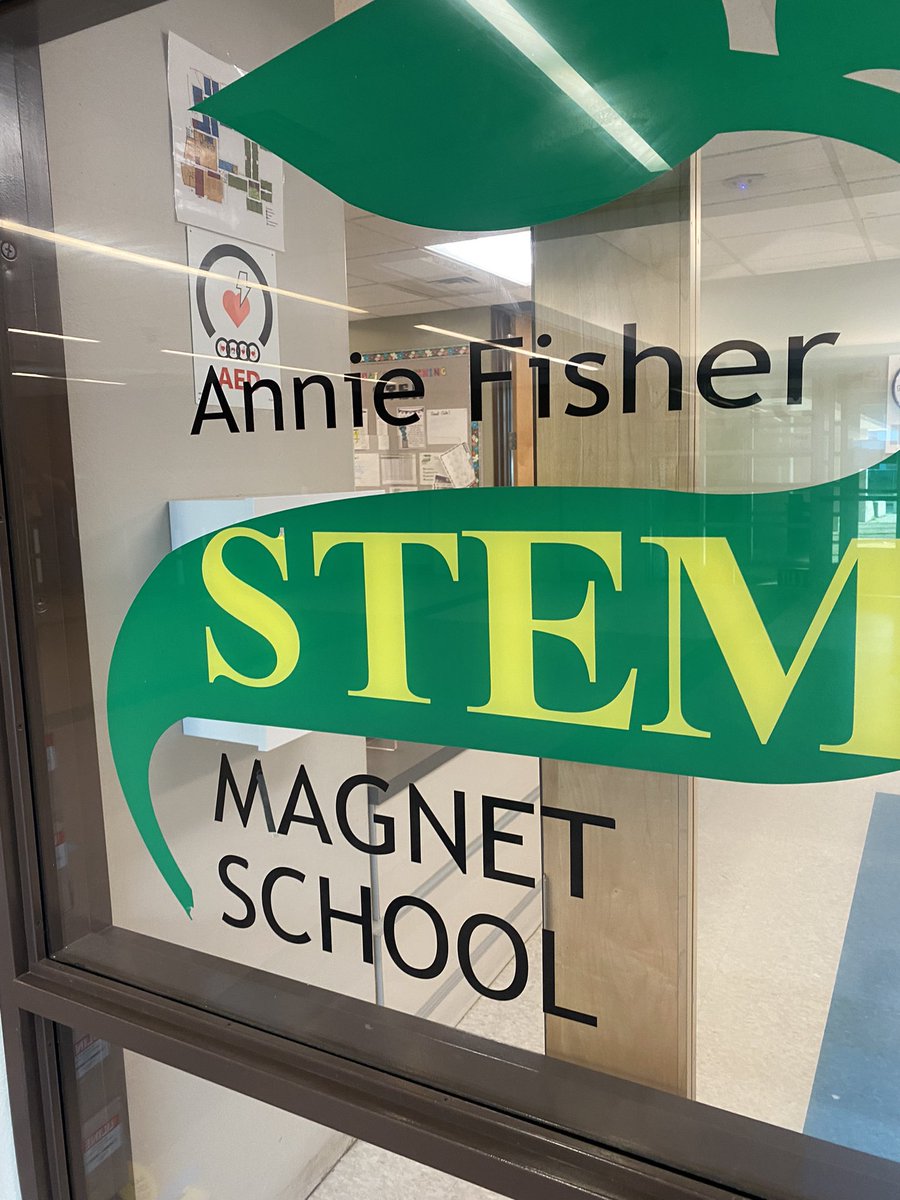MrRichT1P's tweet photo. Currently at @AnnieFisherSTEM hanging with @Hughes33Willie and @msboratko later I’ll be at @WestMiddleHPS. I’m still representing @CPrepHartford and @MagnetClassical on this #fridaymorning #fridayswag #schoolspirit @Hartford_Public https://t.co/ujhmYBua4v