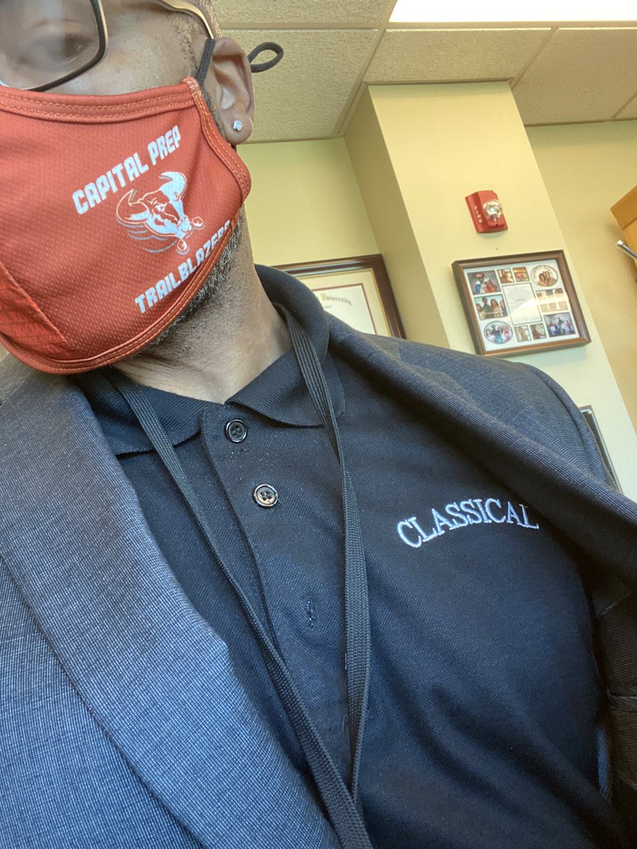 MrRichT1P's tweet photo. Currently at @AnnieFisherSTEM hanging with @Hughes33Willie and @msboratko later I’ll be at @WestMiddleHPS. I’m still representing @CPrepHartford and @MagnetClassical on this #fridaymorning #fridayswag #schoolspirit @Hartford_Public https://t.co/ujhmYBua4v