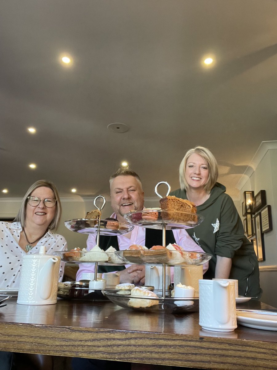 JulieWatterston's tweet photo. Wonderful afternoon tea with the lovely โฆ@andytrainโฉ! https://t.co/GOzFkVFgkL