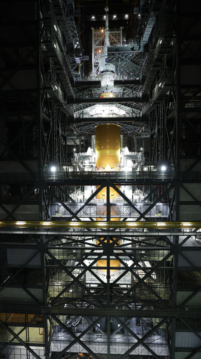 NASA's tweet photo. Stacking complete 🥞

The @NASA_Orion spacecraft now sits atop the @NASA_SLS rocket.

Reporters: Save the date for a media telecon at 1pm ET on Oct. 22 to discuss our ongoing progress toward the @NASAArtemis I mission: https://t.co/sKwOS16PAQ https://t.co/AkPygAzziD