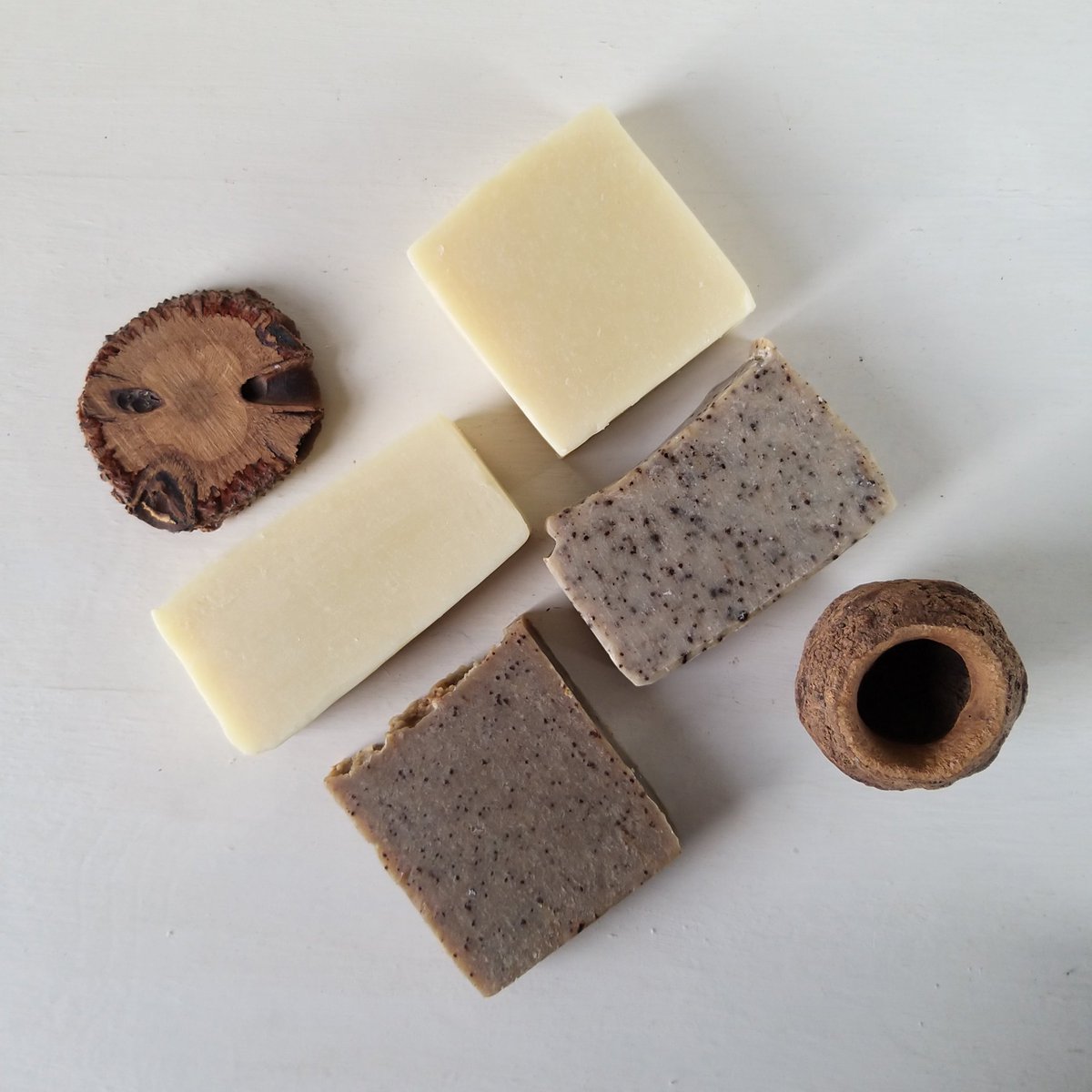 BonesnBubbles's tweet image. Made some rustic looking Scrub Up Soap &amp;amp; Freshen Up Soap bars in moulds I used to use (usual square bars there for comparison) &amp;amp; think it gives them charm, but what do you think?
#soapshapes #rustichandmade