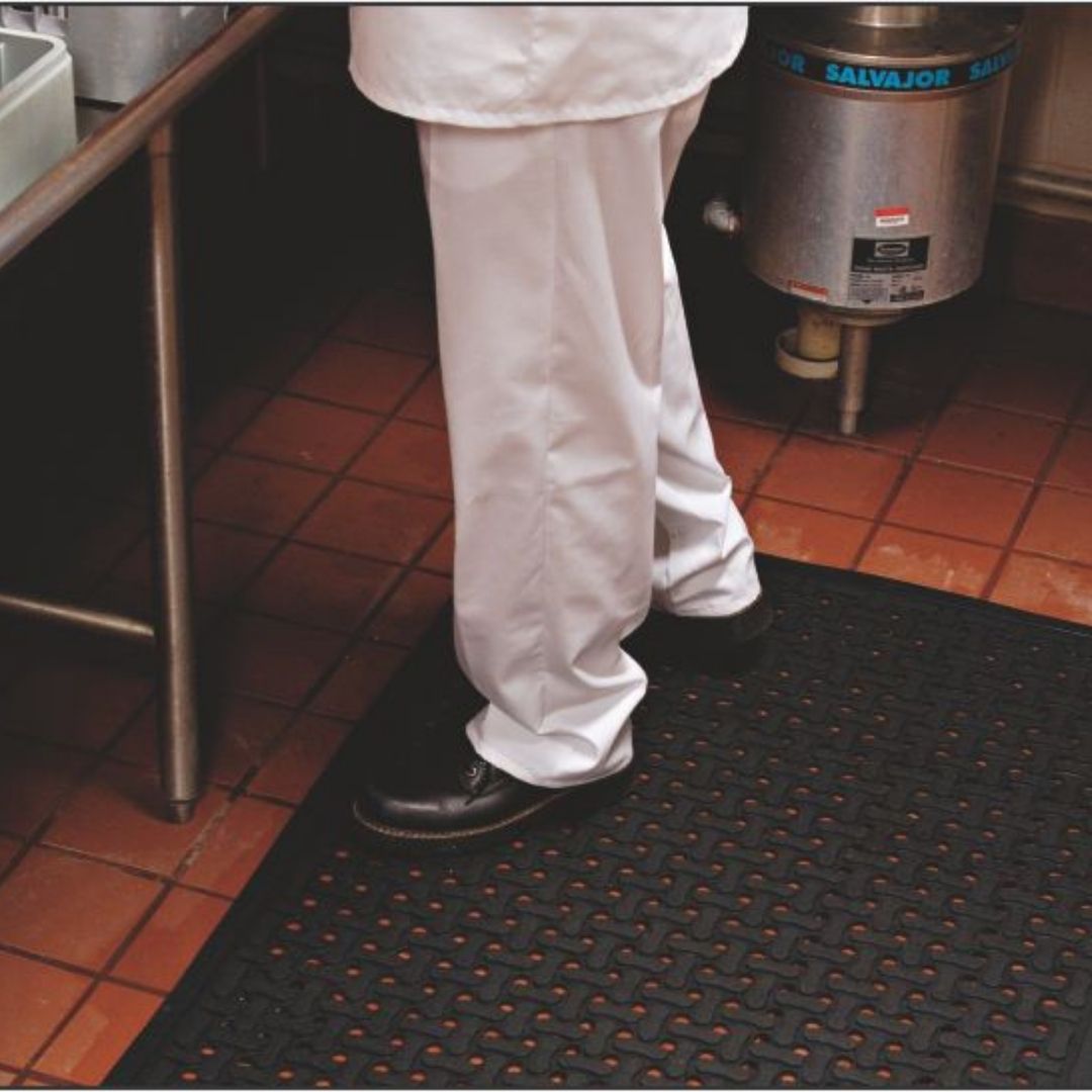 WaggsLTD's tweet photo. According to the Canadian Chiropractic Association (CCA), back pain is the cause of 40 percent of work absences. Our durable anti-fatigue mats, will help keep your workers comfortable and energized throughout the day.  #AntiFatigueMats #WeveGotYouCovered 
https://t.co/aXE9vsYPvP https://t.co/glGYEc3JZ3