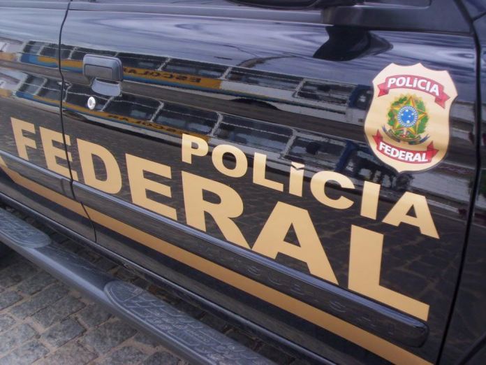 sim_noticias's tweet photo. A Polícia Federal do Espírito Santo prendeu a traficante identificada como Bilzinha, integrante de uma perigosa organização criminosa que atua no Norte do Estado, em cidades como São Mateus e Conceição da Barra. #FORÇASDESEGURANÇA #NortedoES
https://t.co/cyTAMGILT2 https://t.co/CbEr0D3bar