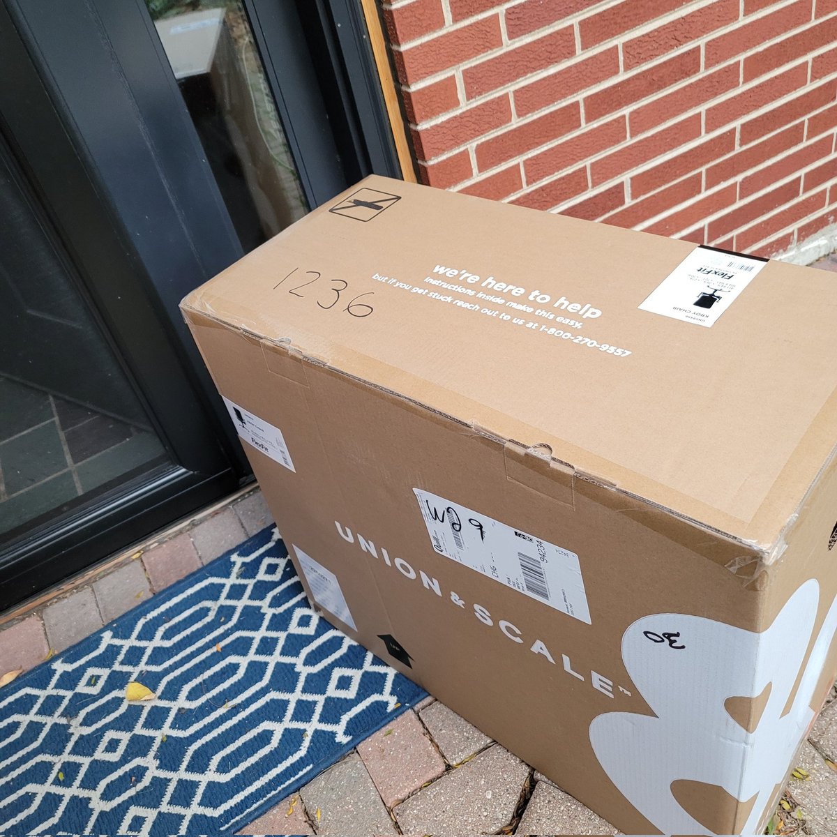 hlspring's tweet photo. First time ordering from @Quillcom and I couldn't be happier! Easy ordering,  ridiculously fast delivery. My only complaint? I still have to put it together 💀
#WFH #officefurniture https://t.co/Xm4knjrStJ