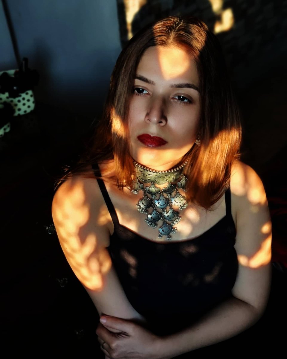 TrulySonam's tweet photo. Couldn't Love you more.☀️
#sunkissed💋 #sunblessed
Thank you very much @craftsvalley777 for this beautiful ornament.🤩 https://t.co/bwrBbGIFhI