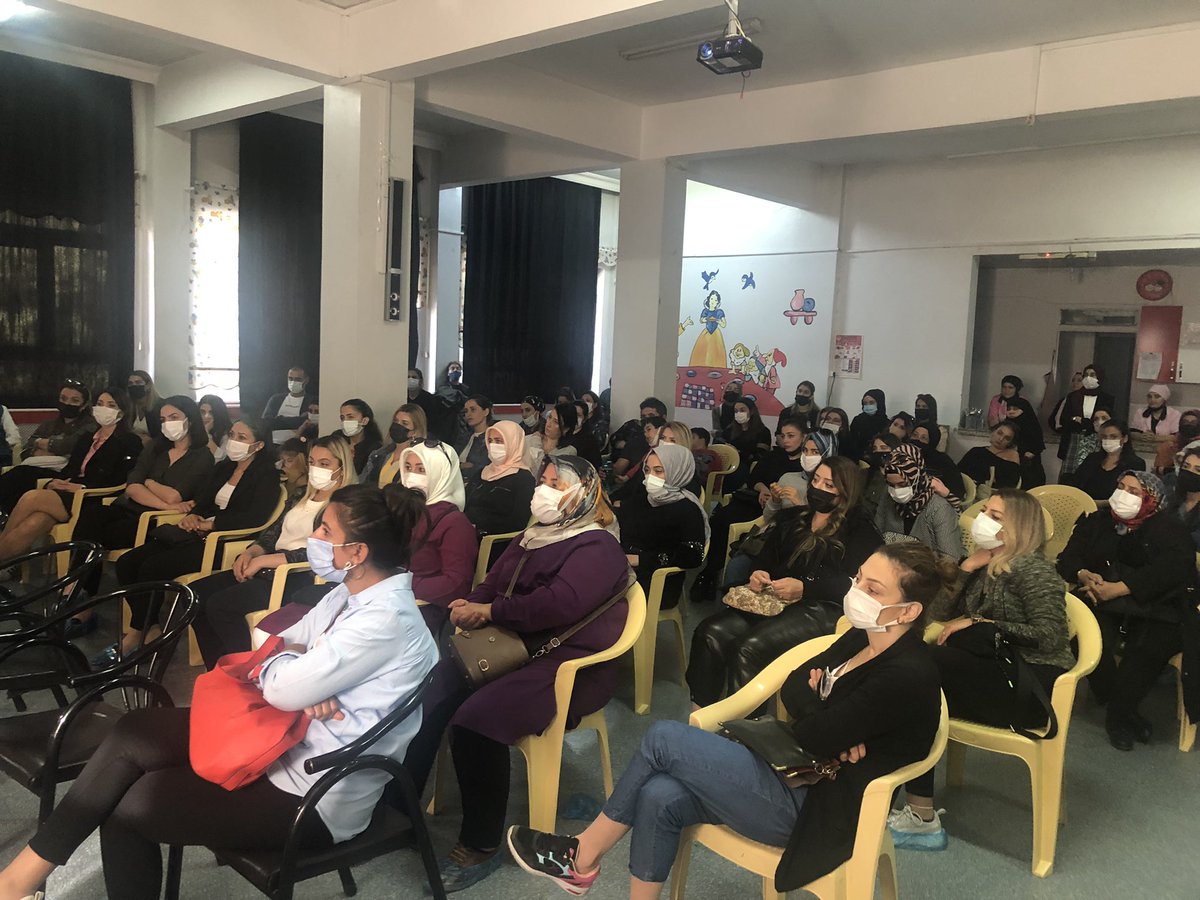 Gaziantep Gençlik ve Spor İl Müdürlüğü ve Gaziantep İl Milli Eğitim Müdürlüğü İşbirliğiyle velilerimize “Aile içi iletişim ve veli tutumları, sağlıklı beslenme ve spor, evde egzersiz etkinlikleri ve birlikte spor” konularında eğitimler verildi <a href="/Halit__Ates/">Halit ATEŞ</a> <a href="/M_Kilicparlar/">Metin KILIÇPARLAR</a>