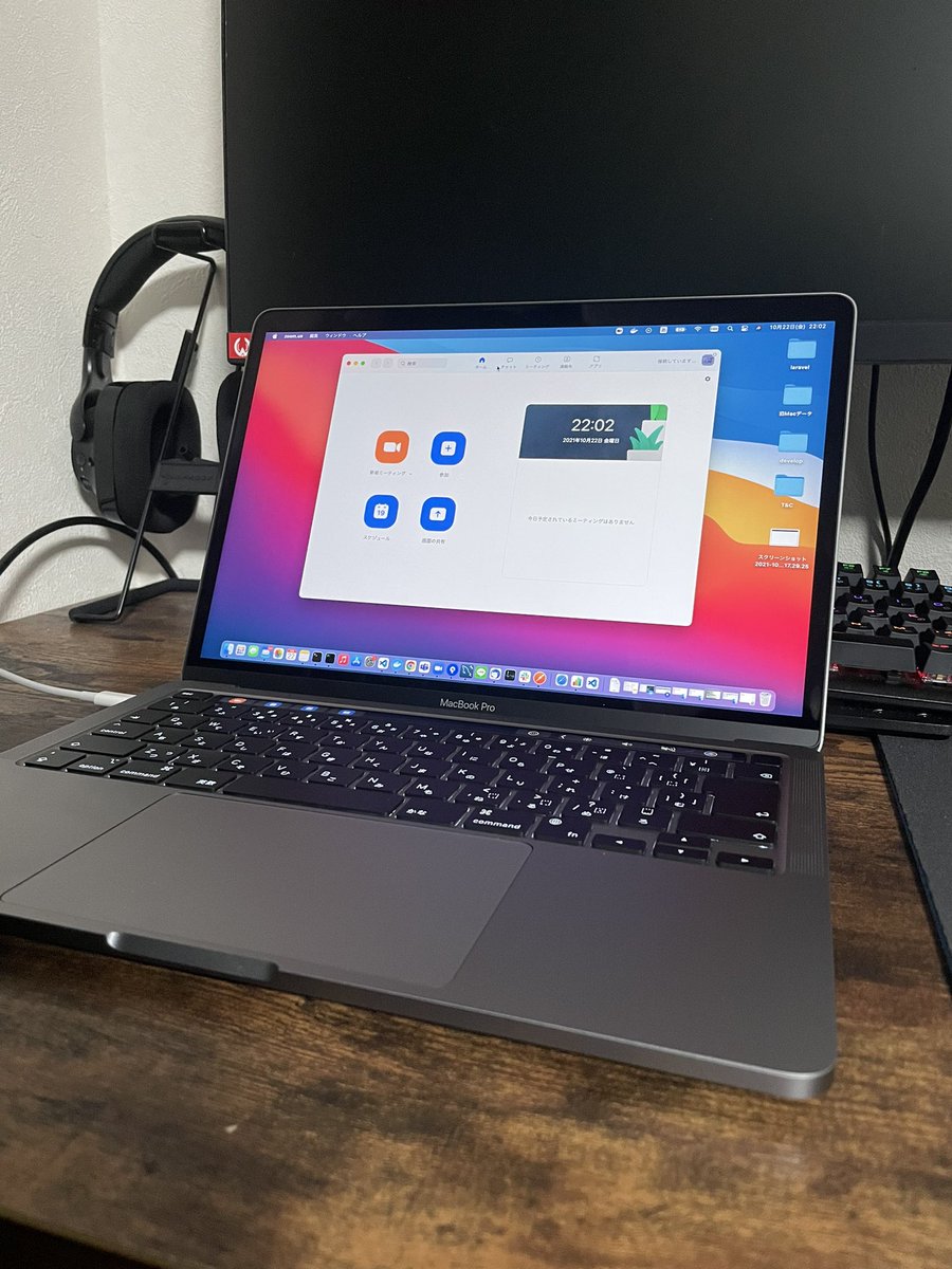 okiu3ft4micchi's tweet photo. やっぱ教えるの楽しいなー🥸
最近お気に入りのMacbook Pro

#新しいMacbookが発売されるの知らずに前モデル買っちゃった人 https://t.co/xaIrTcSqW4
