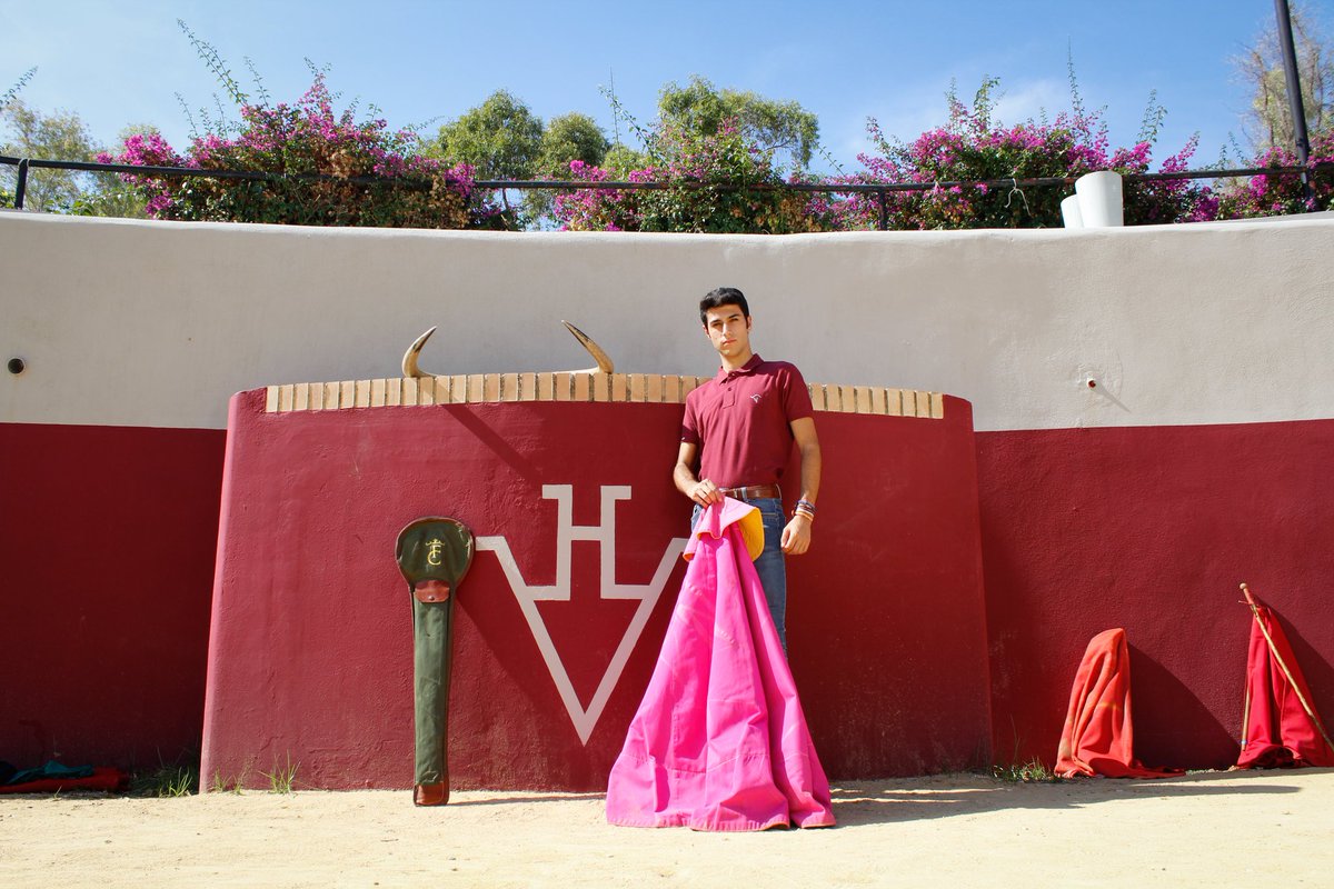 elranciosevilla's tweet photo. 🐂Ole🐂
#ElRancio #MarcaSevilla #ModaSevilla #CompraenSevilla #Toros #Toreros #Tauromaquia https://t.co/2vy6QIxBtV