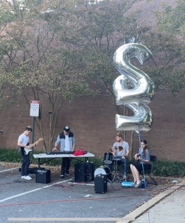 Mitzpeh's tweet photo. Maryland Hillel threw a birthday party honoring Taglit-Birthright Israel's 22nd anniversary:

https://t.co/K7YusWPiat

#umd #mitzpeh #birthright #Israel #birthday https://t.co/92nWZBXxOC