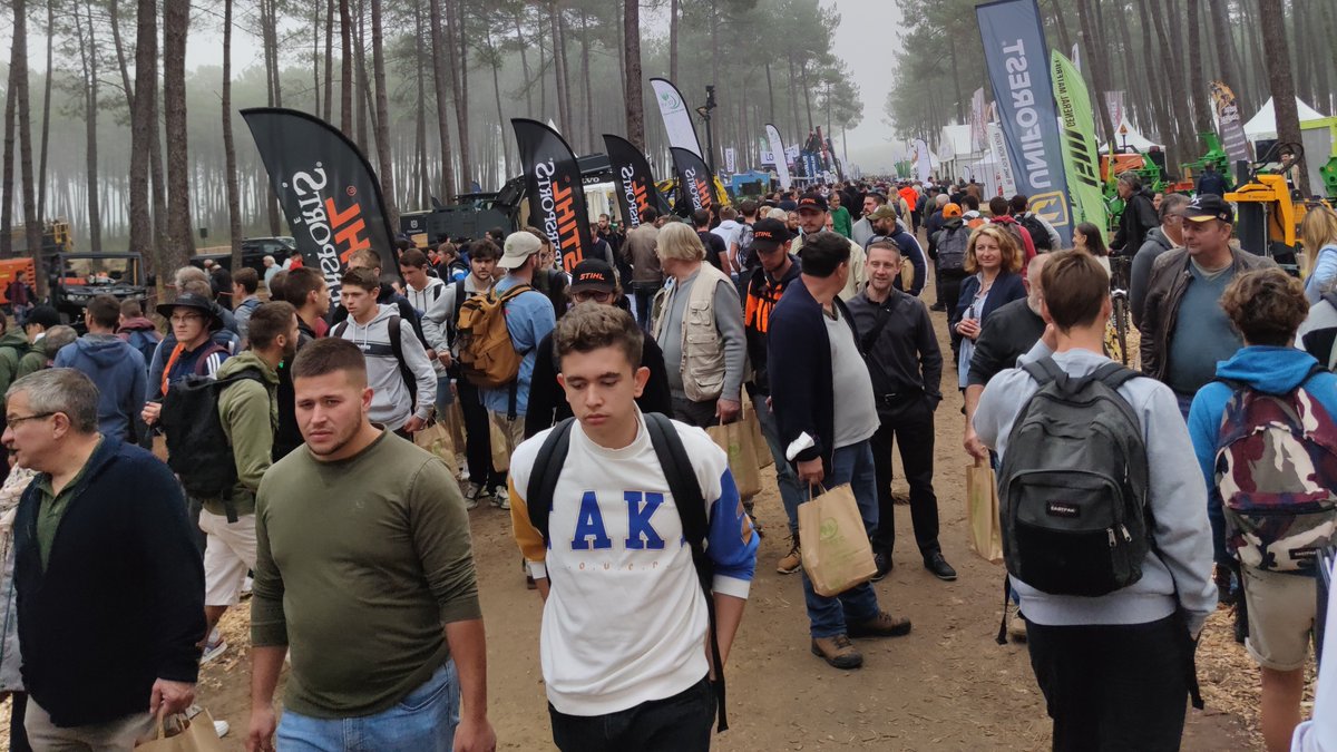 lebimsa's tweet photo. [retour en #images]#Forexpo, le salon européen de la #forêt, a accueilli 23 361 #visiteurs cette année. Les @msa_actu de #NouvelleAquitaine y ont remis leur 9e Trophée #Sécurité en consacrant une ingénieuse canne à planter. Visite et palmarès #bois #santé👉https://t.co/9oAhu1mRPf https://t.co/i3r4O3fiT9