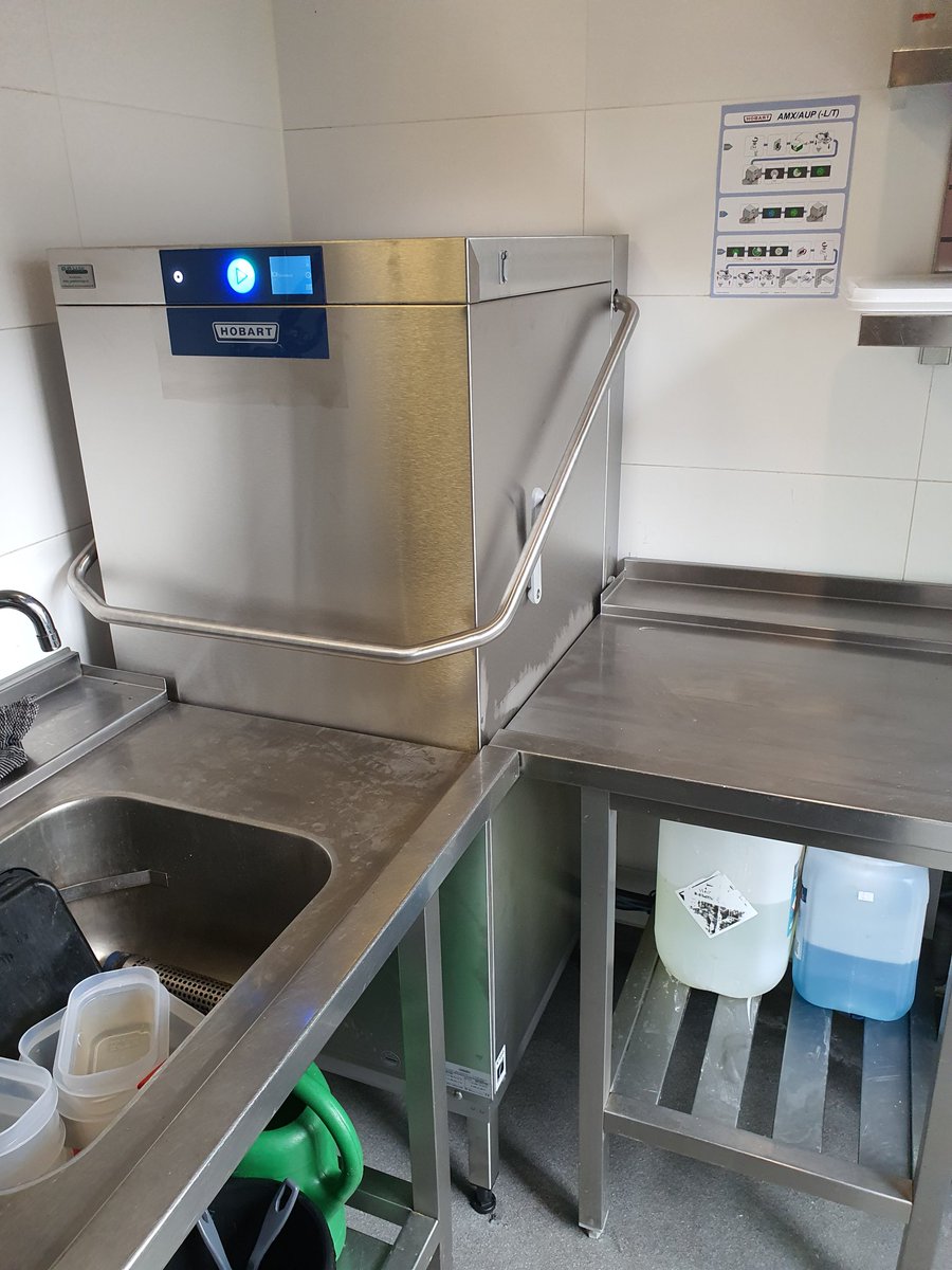 Plaatsing &amp; Levering Hobart AMX doorschuifvaatwasser aansluiting op bestaande aan- afvoertafels #hobartnederland #grootkeukentechniek #horeca #grootkeuken #vaatwasser #professioneel #Woerden