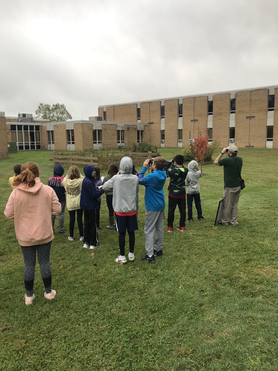 janetausten2's tweet photo. Practice with our binoculars in the schoolyard.  ⁦@KenstonKIS⁩ @janetsusten2 https://t.co/ege1rmpnQ4