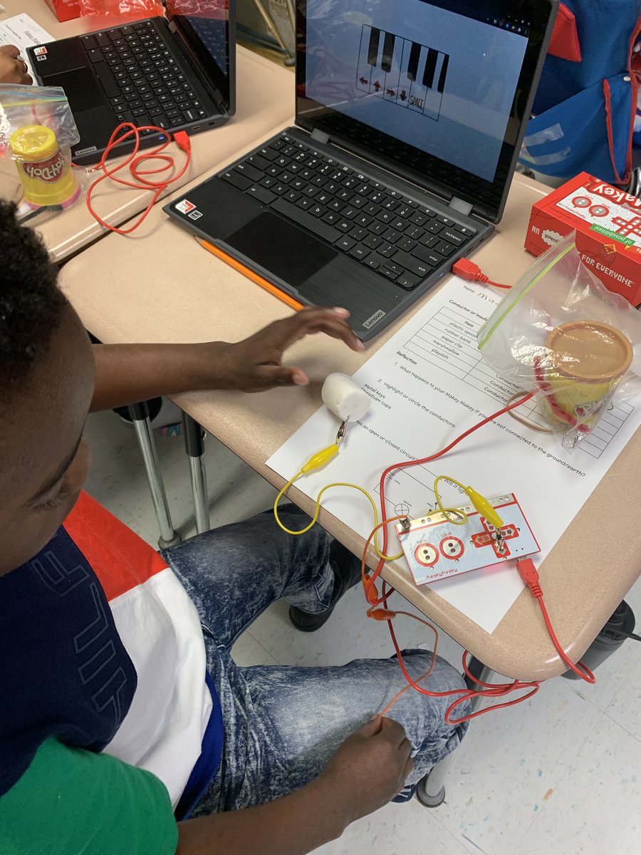 techyviewteach's tweet photo. 3rd graders at @teamricegwd showed what they know about circuits, conductors, and insulators using @makeymakey 💡 https://t.co/mNqf7SmkkJ