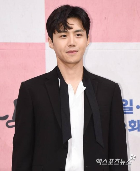 dailynaver's tweet photo. Alumni B reveals testimony that Kim Seon-ho was a violent bully who enjoyed drinking, clubbing, and women
 
https://t.co/v0YB3P3ARv https://t.co/I8KCqvIib6