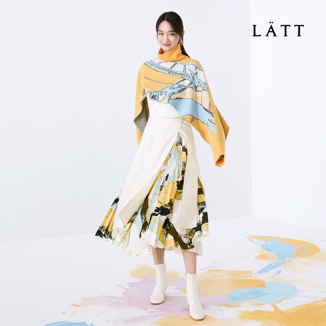 lLLUSOMlNA's tweet photo. The bolero knit, featuring Rat's unique sensual print pattern, can be used as a cape or scarf by opening the snap of the sleeve, and can be used as a double layer. You can show dramatic styling by matching a skirt with a refined silhouette. https://t.co/vXL4iCcnmA