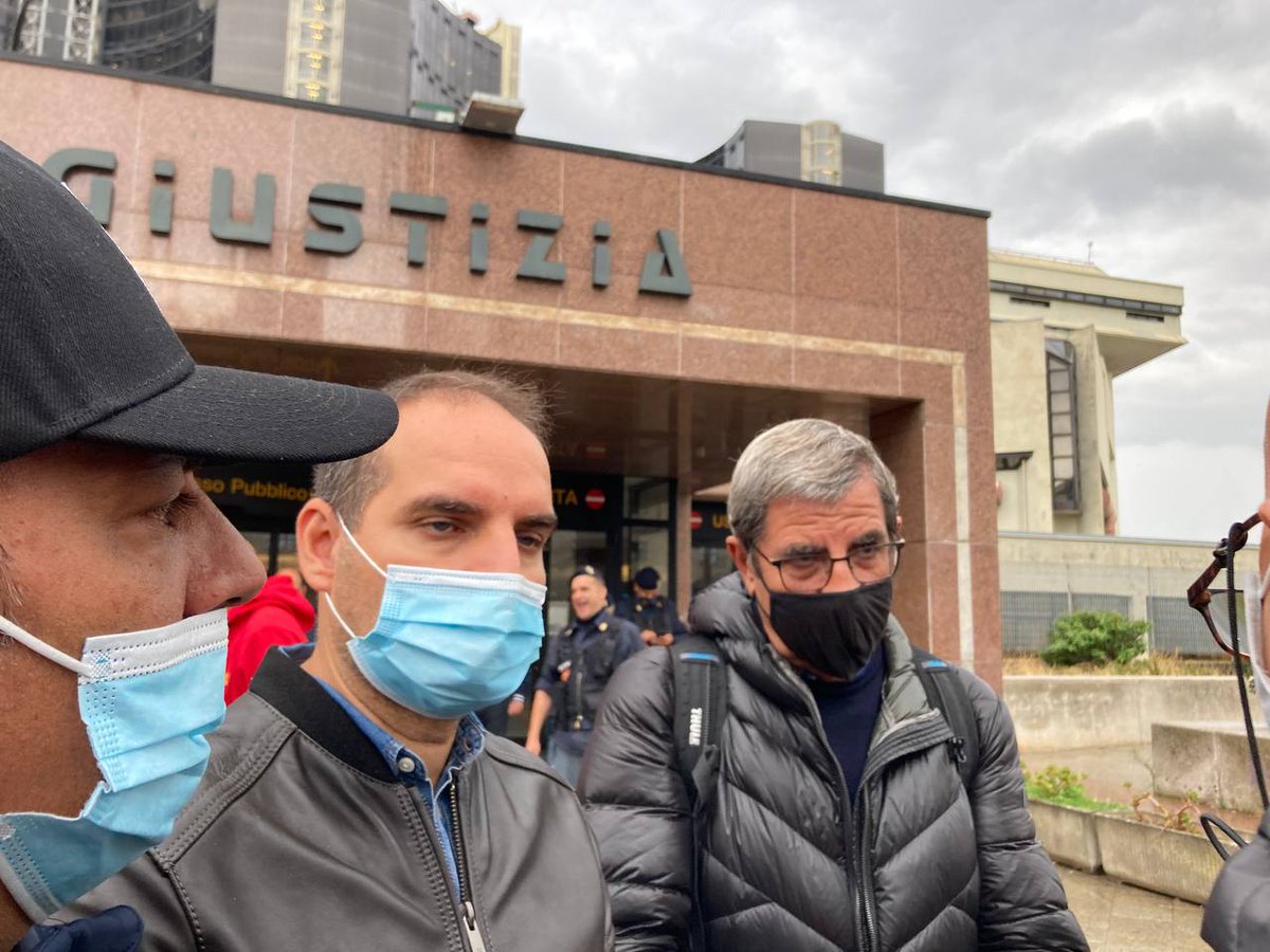 Cgil_Napoli's tweet photo. 🟥⚙️#Whirlpool rinvio tecnico a mercoledì 27/10. Rappa (@NapoliFiom): "Azienda non può inviare lettere di licenziamento con processo in corso".

Per approfondire
👉https://t.co/e5ZLTvSwoE https://t.co/z61PrBYIy3