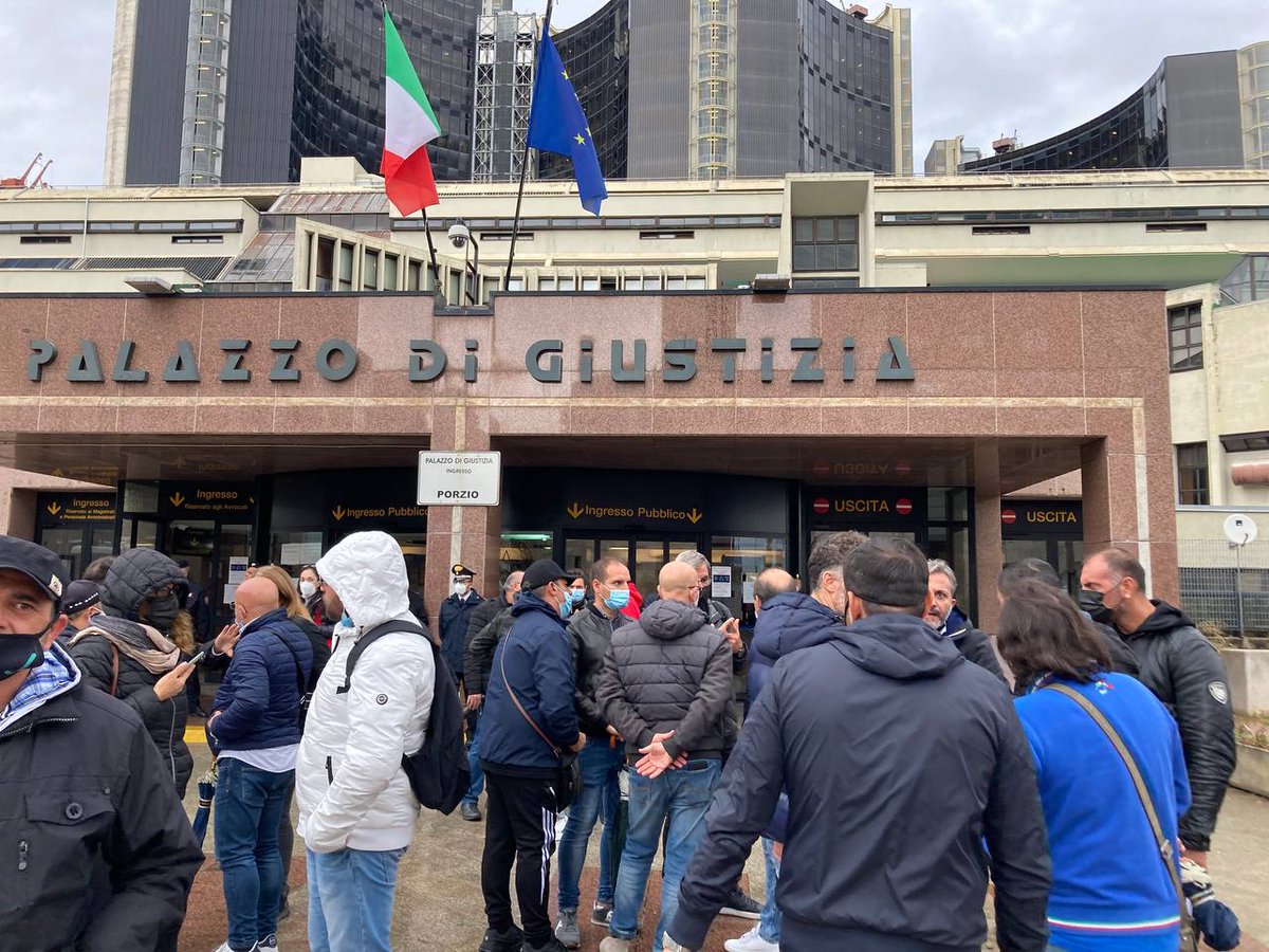 Cgil_Napoli's tweet photo. 🟥⚙️#Whirlpool rinvio tecnico a mercoledì 27/10. Rappa (@NapoliFiom): "Azienda non può inviare lettere di licenziamento con processo in corso".

Per approfondire
👉https://t.co/e5ZLTvSwoE https://t.co/z61PrBYIy3