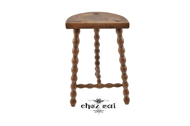 Chezrai1's tweet image. Excited to share the latest addition to my #etsy shop: Vintage French Wooden Braced Medium Bobbin Legged D Stool Tabouret Plant Pot Stand Display Hallway Cottage Barn Milking Stool / Chez Rai etsy.me/3b3tE2d #brown #dstool #bobbindstool #stool #woodstool #woode
