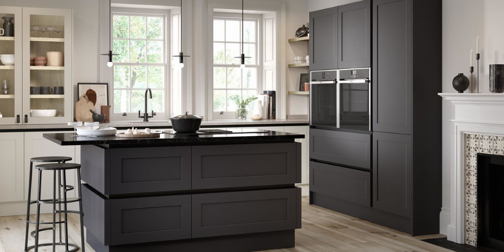 UnitsOnline's tweet image. The Hunton shaker kitchen is now available in true handleless style.  This combines the modern look of true handleless with the tradational shaker kitchen door design.   Contact us for more information or buy online - ow.ly/hCo350Gw69G #kitchens #hunton #truehandleless