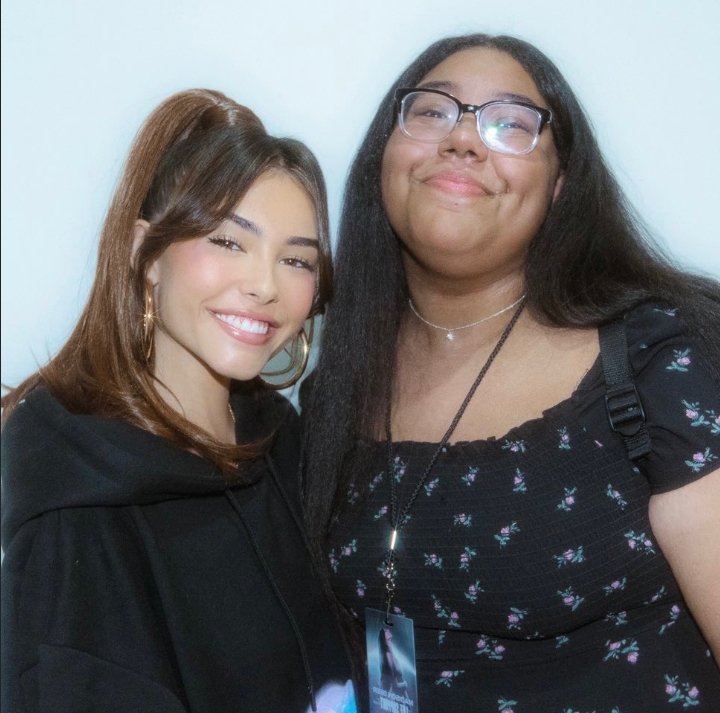 maddbeerlover's tweet photo. 📸 | M&amp;G pictures of Madison Beer and fans at the #LSTToronto show! https://t.co/W9OoyPUMwm