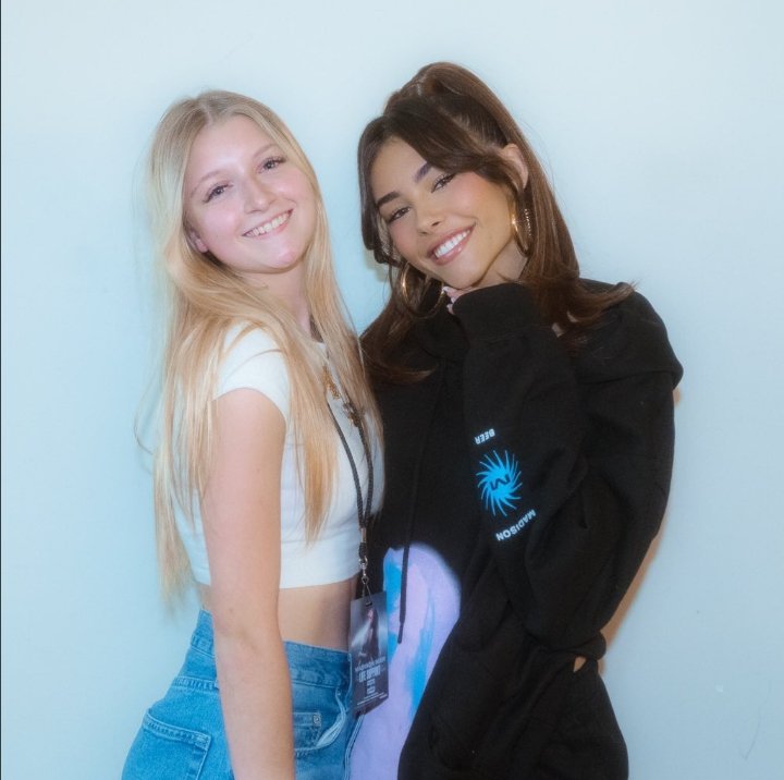 maddbeerlover's tweet photo. 📸 | M&amp;G pictures of Madison Beer and fans at the #LSTToronto show! https://t.co/W9OoyPUMwm