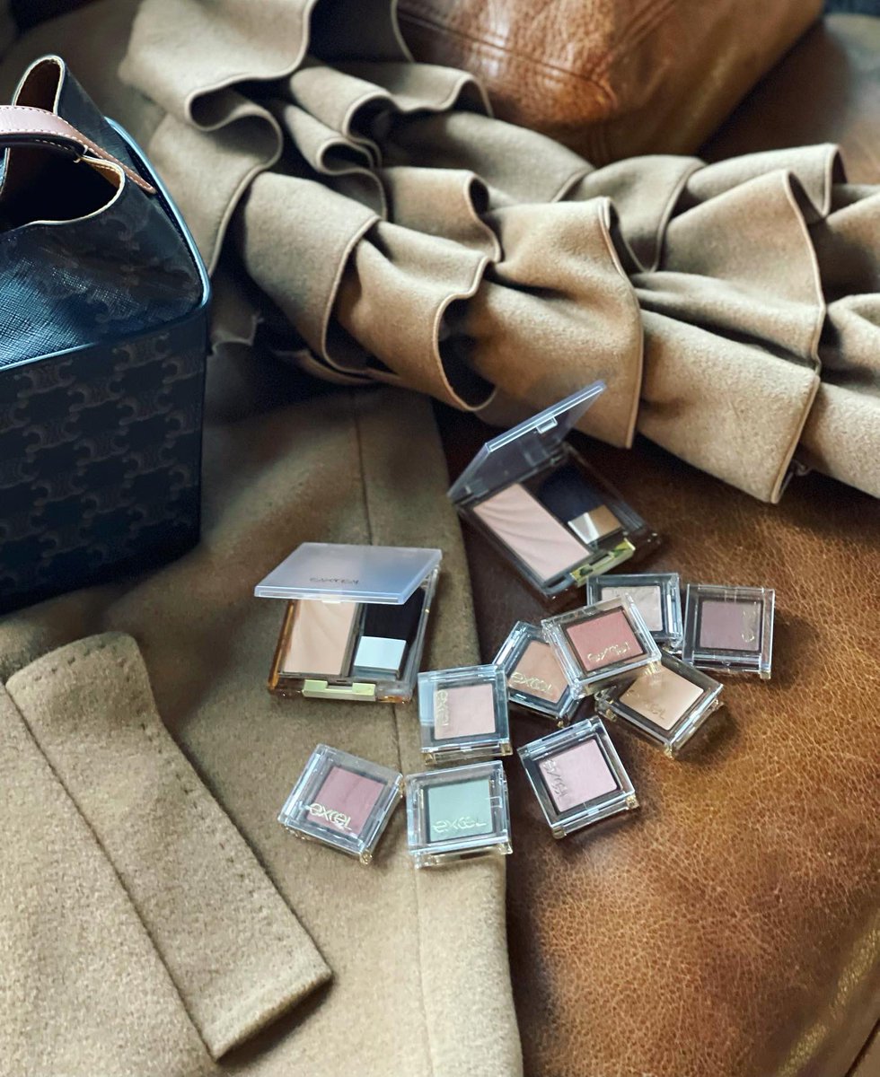 megumi_kanzaki's tweet image. 旬色。ずらり。
ベーシックとトレンド、それぞれのど真ん中を、ここぞというタイミングでズレなく届けてくれるexcel。
すごいなぁ。
「今日はどの色にしよう」
始まる1日にわくわくする、ひっそりだけど贅沢な楽しみ。
並んでるのを眺めるだけで、
あー、ワクワクする。
#excelmake