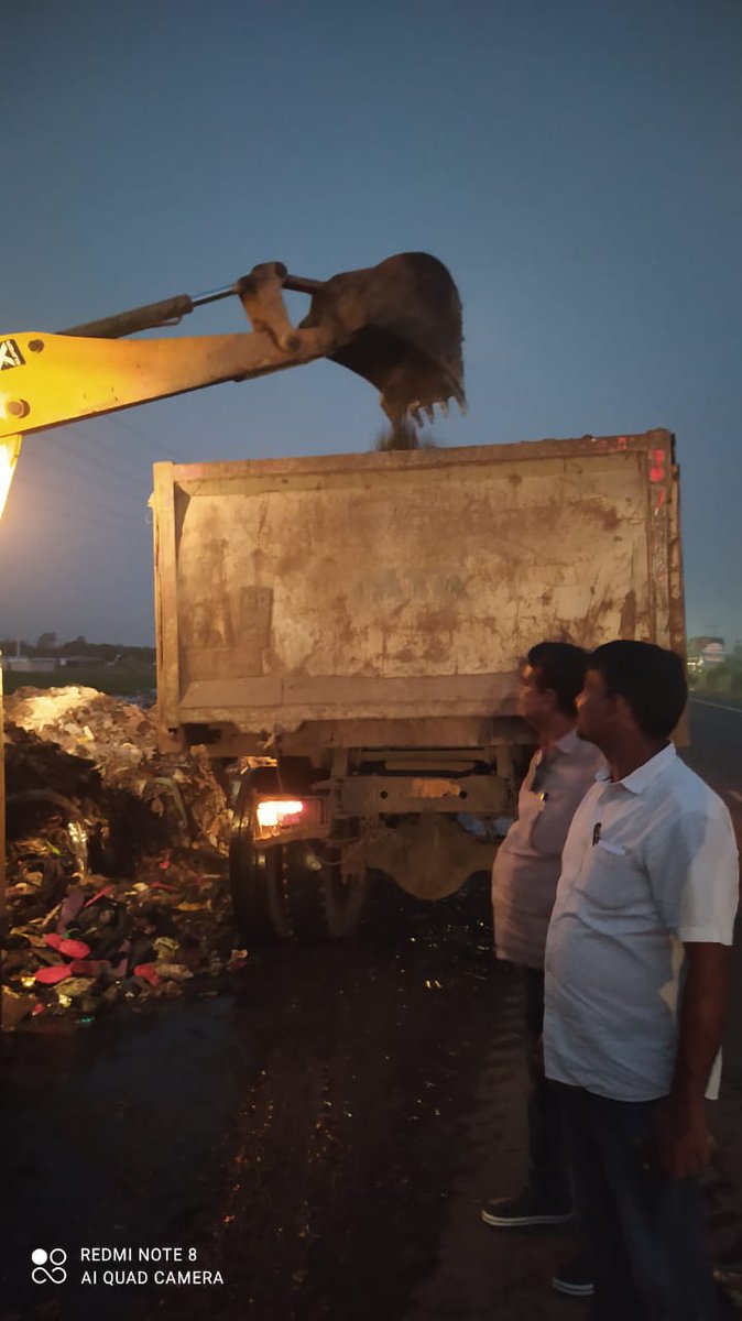 bgp_bmc's tweet image. नगर आयुक्त श्री प्रफुल्ल चन्द्र यादव के निर्देश पर एनएच (बाईपास) से कूड़ा उठाया जा रहा है। स्थल पर जाकर नगर आयुक्त ने जायजा लिया।
@UDHDBIHAR @MoHUA_India @SmartCities_HUA @DMbhagalpur @smart_bhagalpur @SahaMayor