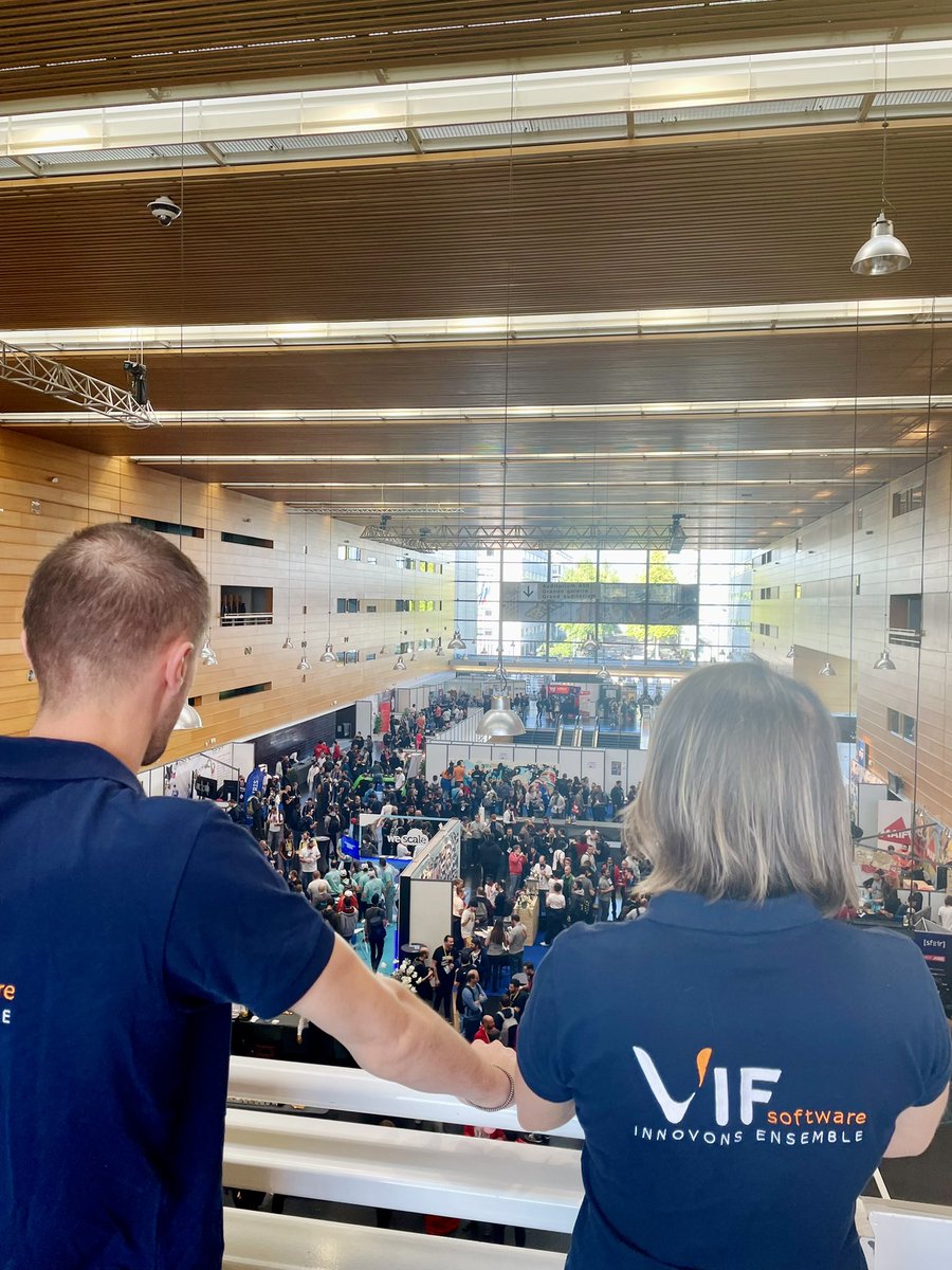 ClouetAlexia's tweet photo. #DevFestNantes JOUR 2 ✌️

@VIF_software prend de la hauteur sur le Devfest 😜

Nouvelle journée, nouvelle équipe de choc💥

@devfestnantes @les_VIFs https://t.co/5IJcdlvAU7