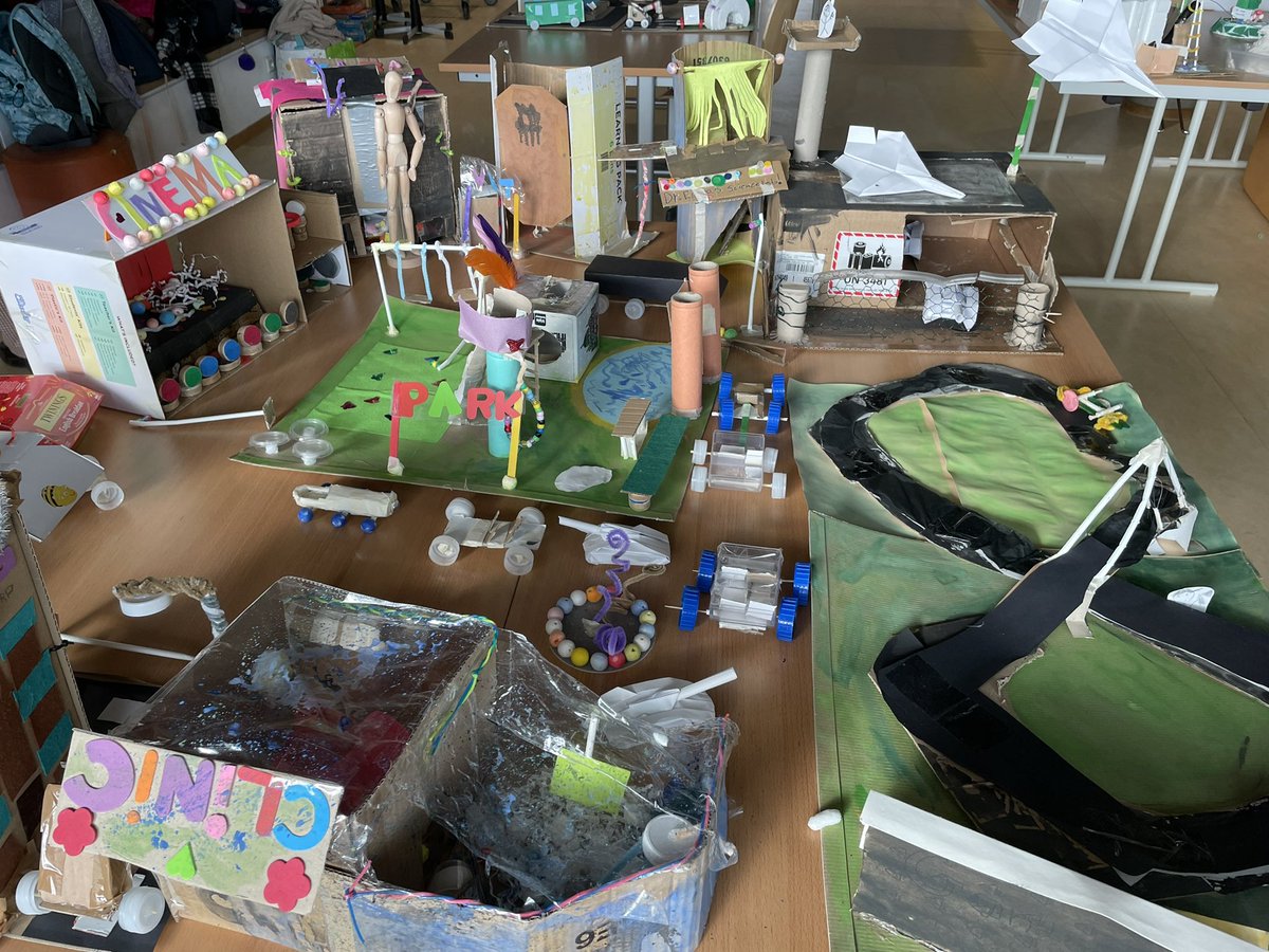 Fountains, statues, airports…G4 students collaborated to build creative communities in the <a href="/ISLuxembourg/">ISL Luxembourg</a> Makerspace #ISLuxLS <a href="/CchsmitMike/">Mike Smith</a> <a href="/Chadvdh/">Chad Van Den Hoek</a>