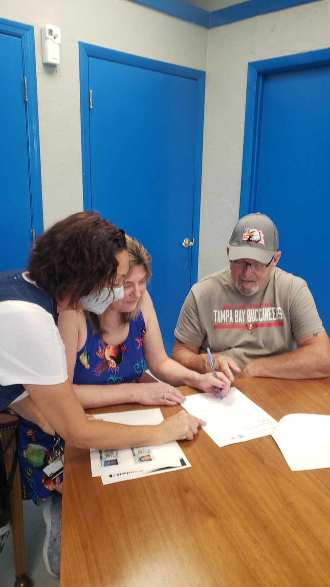 MMartConsult's tweet image. #Digitalnavigation in action! Many people are intimidated by #technology #broadband #computers. It takes a trained caring person like Ivette Gonzalez @GoodwillFL to help unconnected people get affordable  equipment + #digitalskills so they can participate in our digital world.