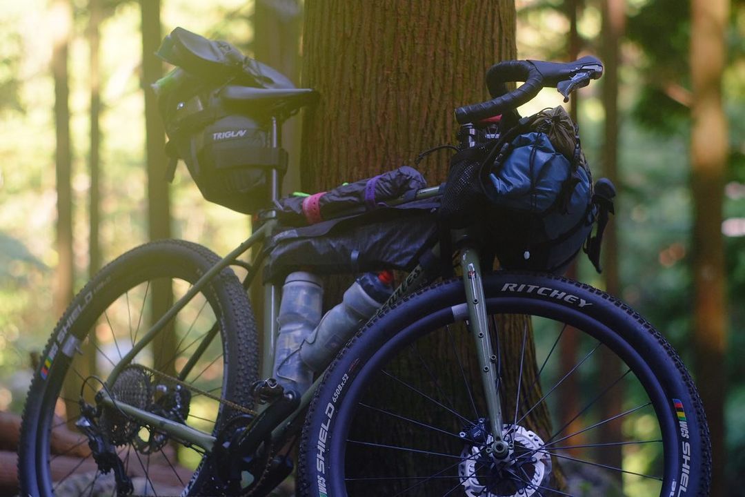 Fearless_Bikes's tweet photo. Some beautiful captures by insta: playbikecamp taken on a recent overnighter in Japan. Some fine steel gravel rigs present including insta: bikefishosaka's Warlock.
#fearlessbikes #fearlesswarlock #allcitycosmicstallion #cornerbikes #triglavbikepacking #adventuresonsteel https://t.co/VgPJKts1pb
