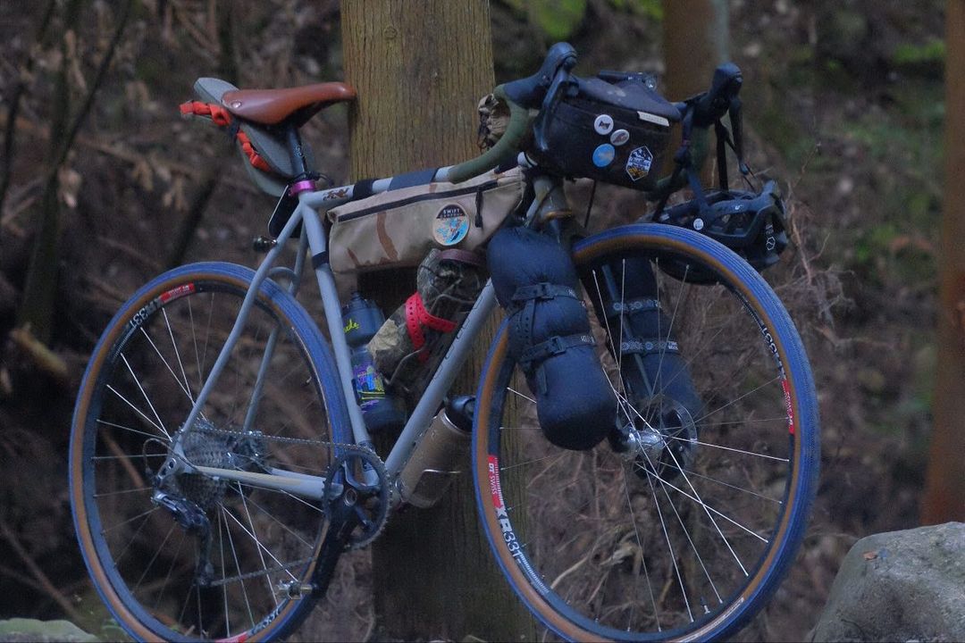 Fearless_Bikes's tweet photo. Some beautiful captures by insta: playbikecamp taken on a recent overnighter in Japan. Some fine steel gravel rigs present including insta: bikefishosaka's Warlock.
#fearlessbikes #fearlesswarlock #allcitycosmicstallion #cornerbikes #triglavbikepacking #adventuresonsteel https://t.co/VgPJKts1pb
