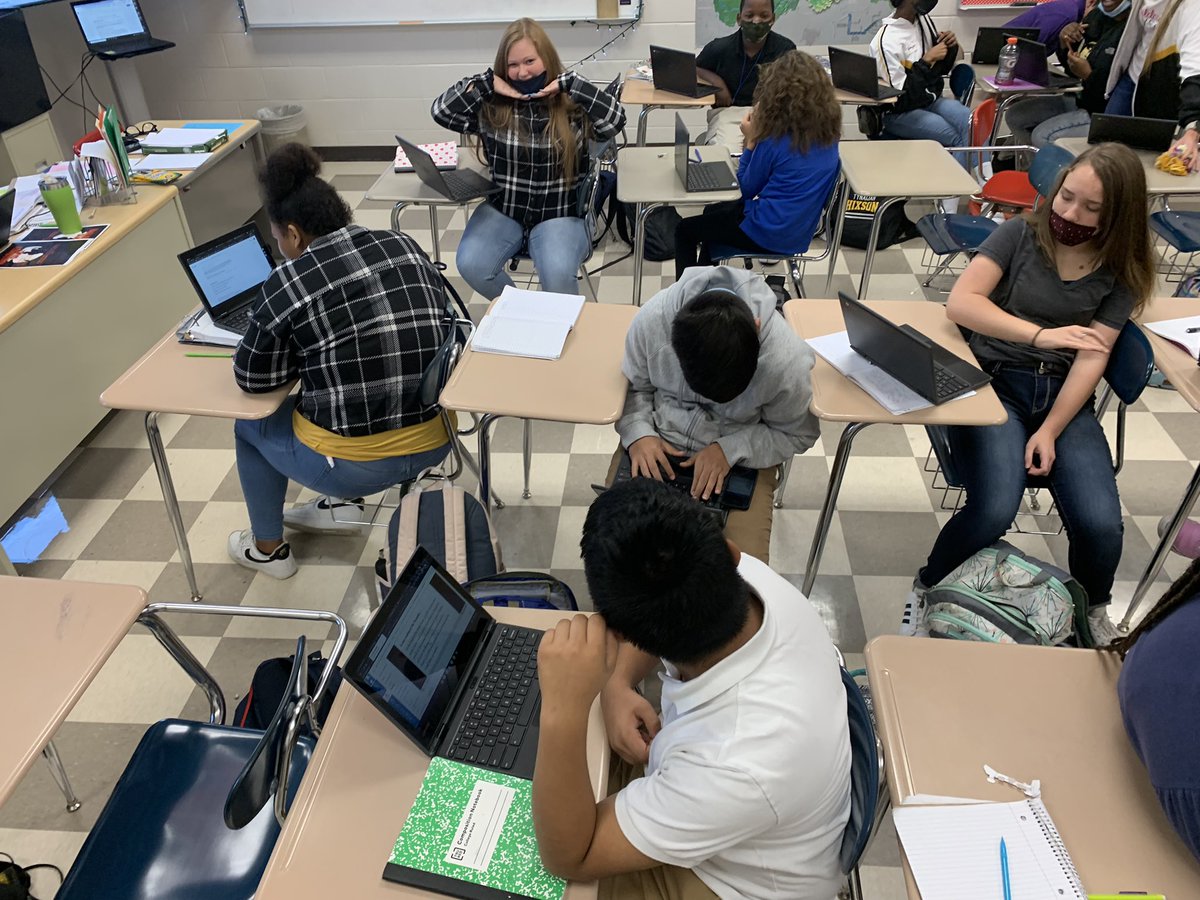 MrsBrewer1's tweet photo. The #hixsonhistorians are working through a close reading of the Preamble. Loving this #studentdiscourse 🥰 
#knowledgeispower #HCS_SStudies  
@hixsonmiddleTN @hamcoschools @HCSNorthRiver https://t.co/hAdaIR1ixI