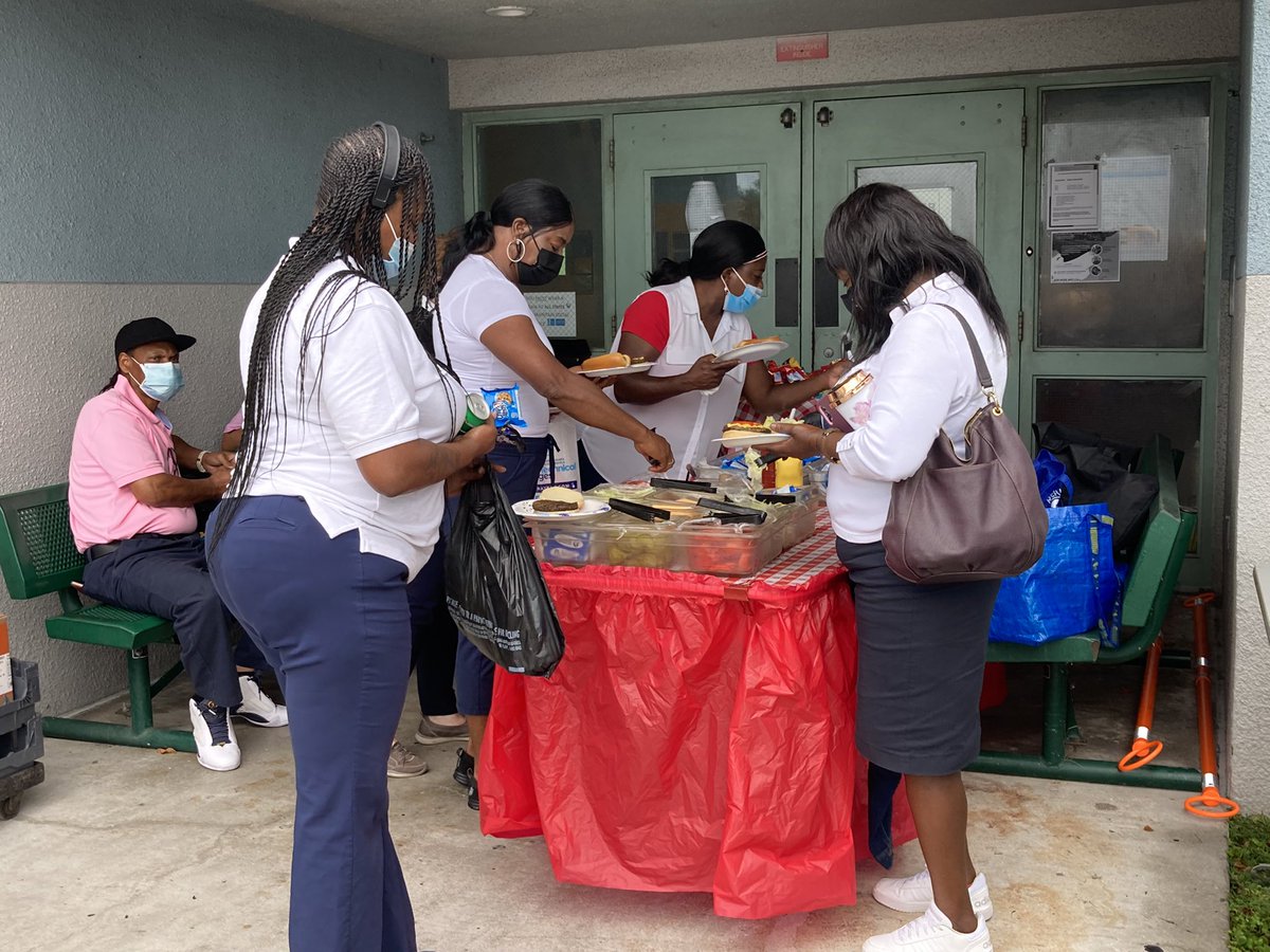 MDCPSTechCollgs's tweet photo. This morning Robert Morgan Educational Center and Technical College is sharing its programs while celebrating our amazing bus drivers Southwest Transportation Center #southwesttransportation #bustransportation #careers https://t.co/ZJSkpR53yv
