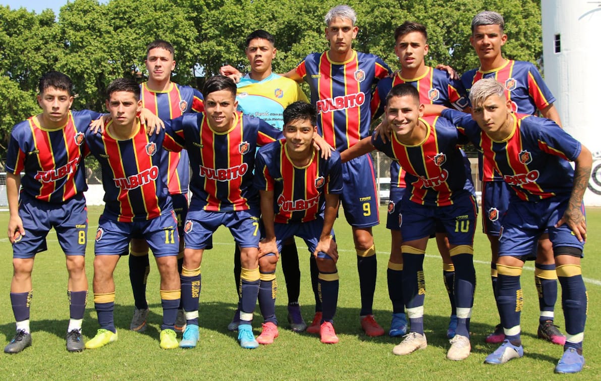Colegiales1908's tweet photo. #Reserva
#7maFecha vs Comunicaciones 1-1 ⚽(Schimmp)
1-Venezia, 2-Lopez, 3-Hanashiro, 4-Moscon, 5-Contrera, 6-Schimpp, 7-Romero, 8-Balbuena, 9-Conrad, 10-Perez, 11-Viana
📸 gentileza @prensacomu
#DaleCole🇷🇴 https://t.co/Np3Na1eZ6c