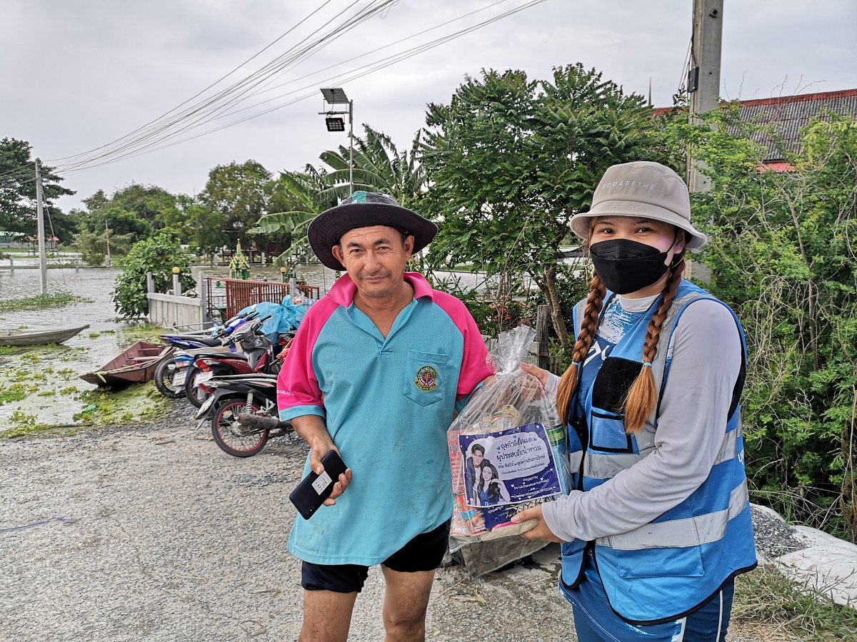 VolunteerMedTH's tweet photo. ภารกิจแจกถุงยังชีพ จุดที่2
บ้านไผ่ล้อม ม.3 ต.บางตะเคียน อ.สองพี่น้อง จ.สุพรรณบุรี
#น้ำท่วม #น้ําท่วมสุพรรณบุรี https://t.co/UjePBv8YSg