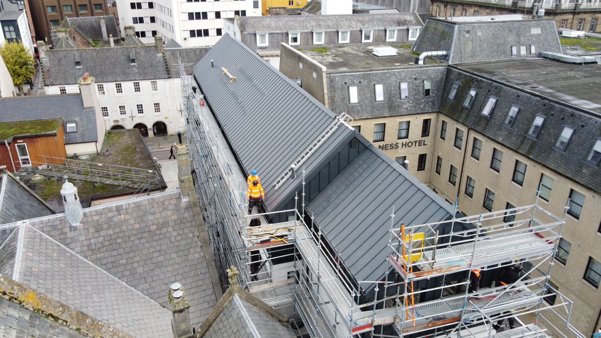 JohnfloodJohn's tweet image. Another great GreenCoat project coming to an end. Installation of GreenCoat PLX Pro BT and GreenLine RWG’s in Mountain Grey by JM Roofing Specialists Ltd #greencoatplx #greenline