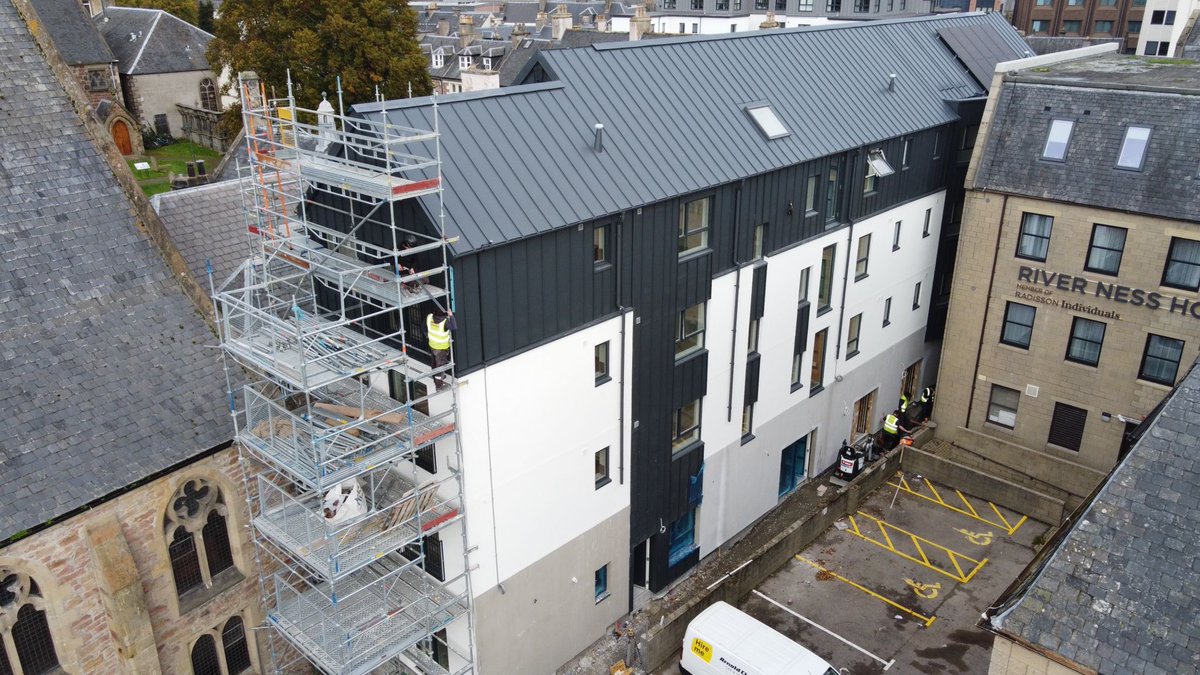 JohnfloodJohn's tweet image. Another great GreenCoat project coming to an end. Installation of GreenCoat PLX Pro BT and GreenLine RWG’s in Mountain Grey by JM Roofing Specialists Ltd #greencoatplx #greenline
