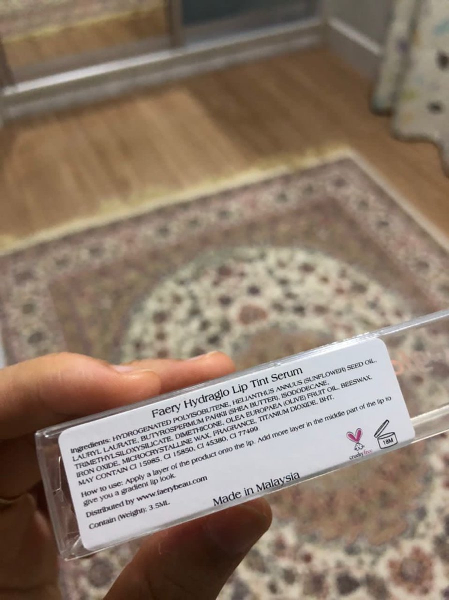4. Faery Hydraglow liptint serum

My current favourite!

✅ VERY MOISTURISING. Selalunya liptint agak mengeringkan tapi yg ni tak. Dalam ni ada few oils and emollient yg melembapkan: Sunflower Seed Oil, Olive Oil, Shea Butter, Beeswax, Dimethicone. Power ingredients dia ✨