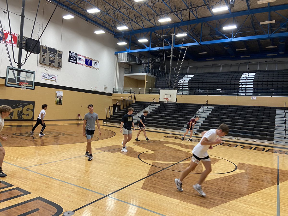 SVHSBBALL's tweet photo. Great work this morning!! 11 kids showing up for running and donuts #workbeforesuccess #whynotus https://t.co/hZWcpRcvb7