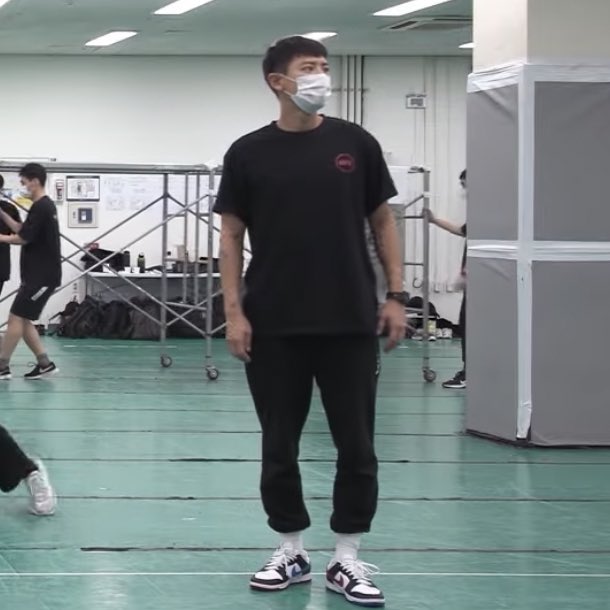 😭😭😭😭😭😭 HELPS WHY IS HE SO ADORABLE BUT HE’S A MAN SERVING THE NATION

#찬열 #CHANYEOL