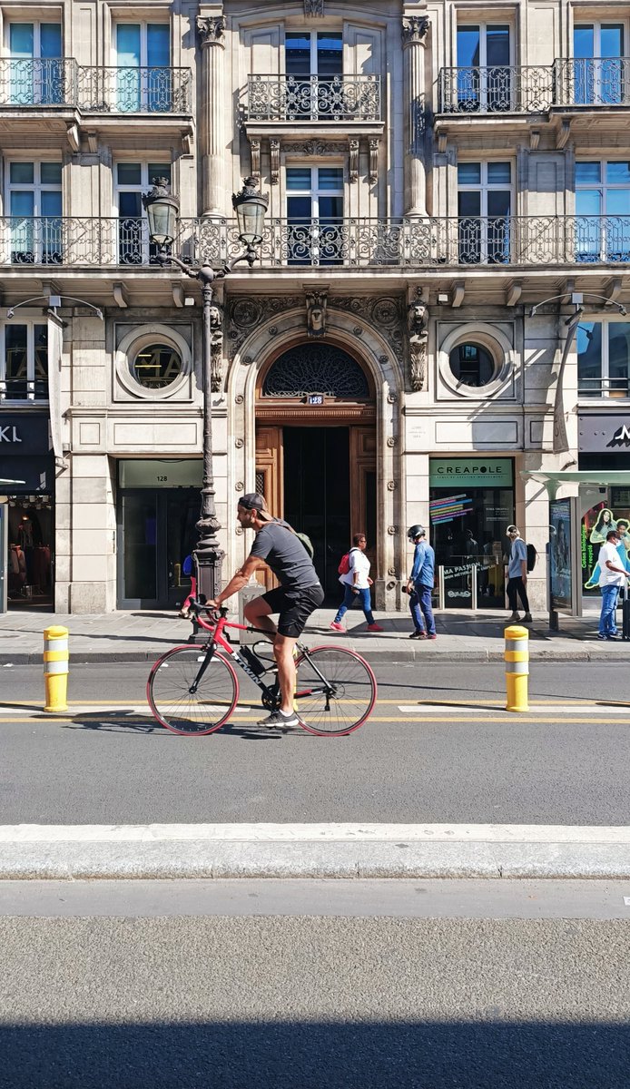 CREAPOLEPARIS's tweet photo. Toute l’équipe @CREAPOLEPARIS souhaite de belles vacances à tous nos étudiants ! 💟
L'école reste ouverte, donc n'hésitez pas à nous contacter si vous souhaitez avoir des renseignements ou visiter #creapole, l’équipe des admissions sera heureuse de vous accueillir ! 😉
#design https://t.co/noLbV3xU0M