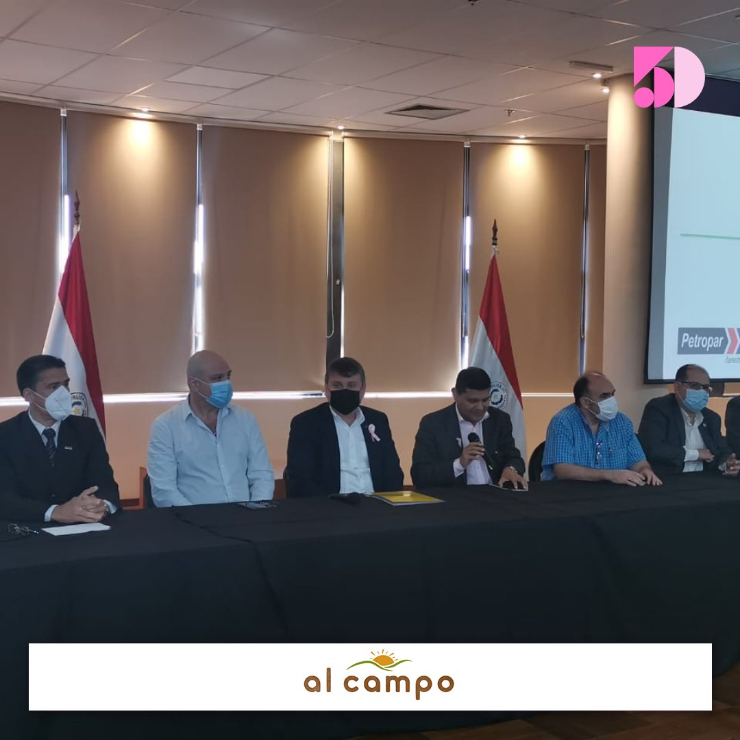 5DiasPy's tweet photo. En dicha conferencia de prensa, estuvieron presentes representantes de (@APESAPY) , (#DICAPAR) , (@Petropargov) y directivos de algunas estaciones de servicios. https://t.co/YnaficPZYg