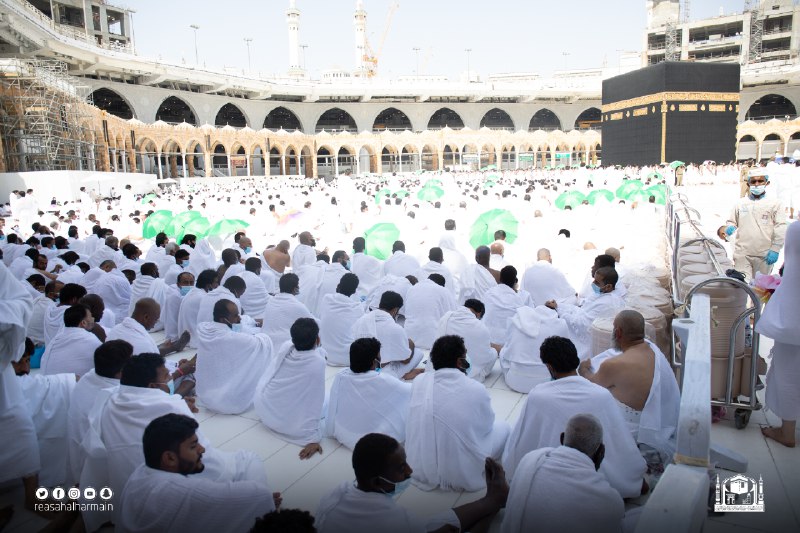 HaramainInfo's tweet photo. Some more Beautiful Scenes from the Friday Prayers at Masjid Al Haram since the end of Social Distancing at Masjid Al Haram https://t.co/k2nuxWwHDm